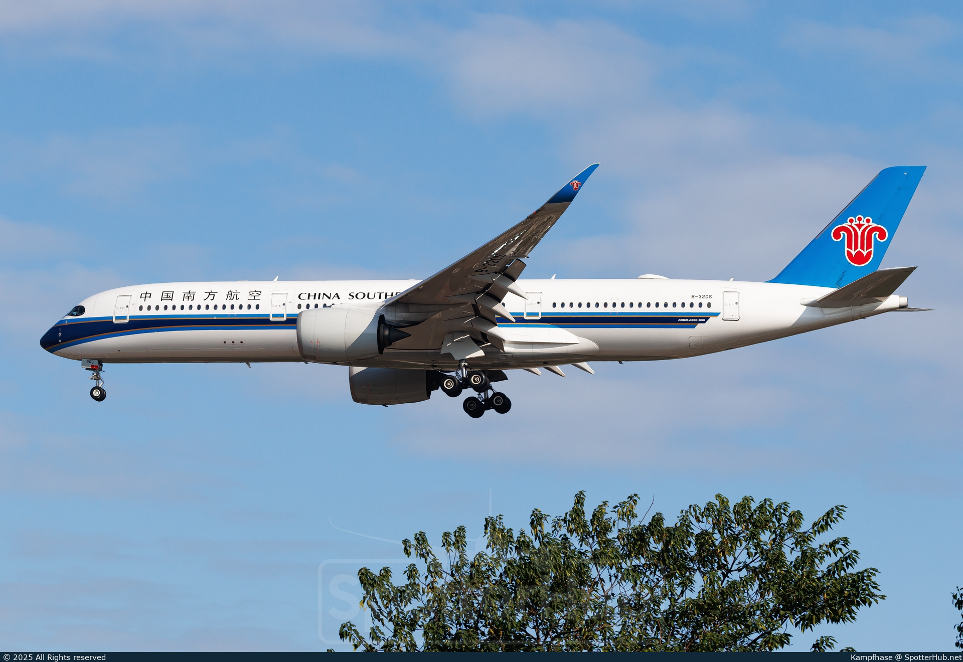 Photo of B-320S - Airbus A350-941 operated by China Southern Airlines