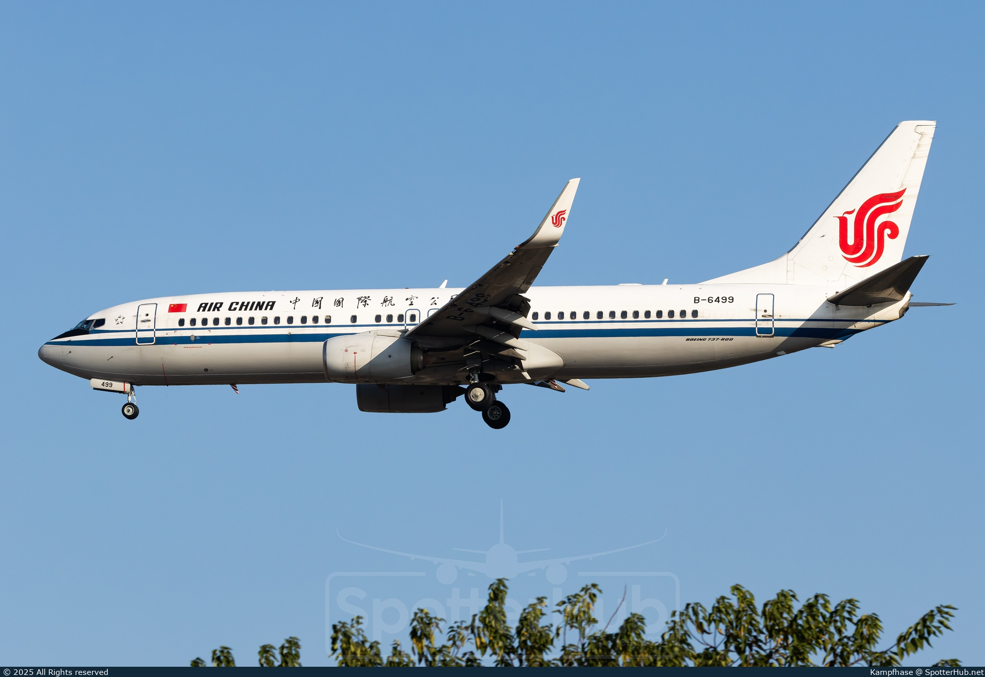 Photo of B-6499 - Boeing 737-89L operated by Air China