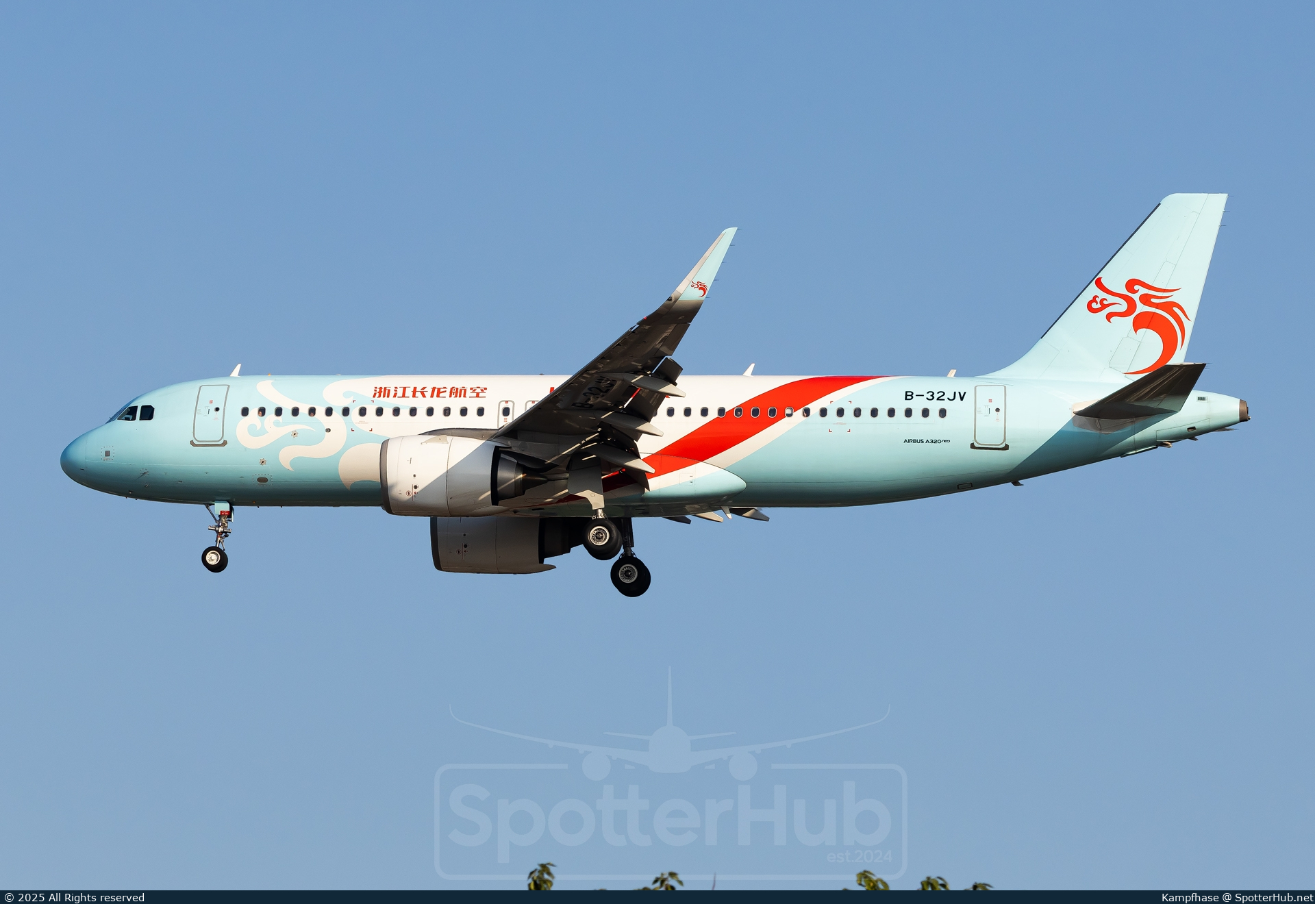 Photo of B-32JV - Airbus A320-251N operated by Loong Air
