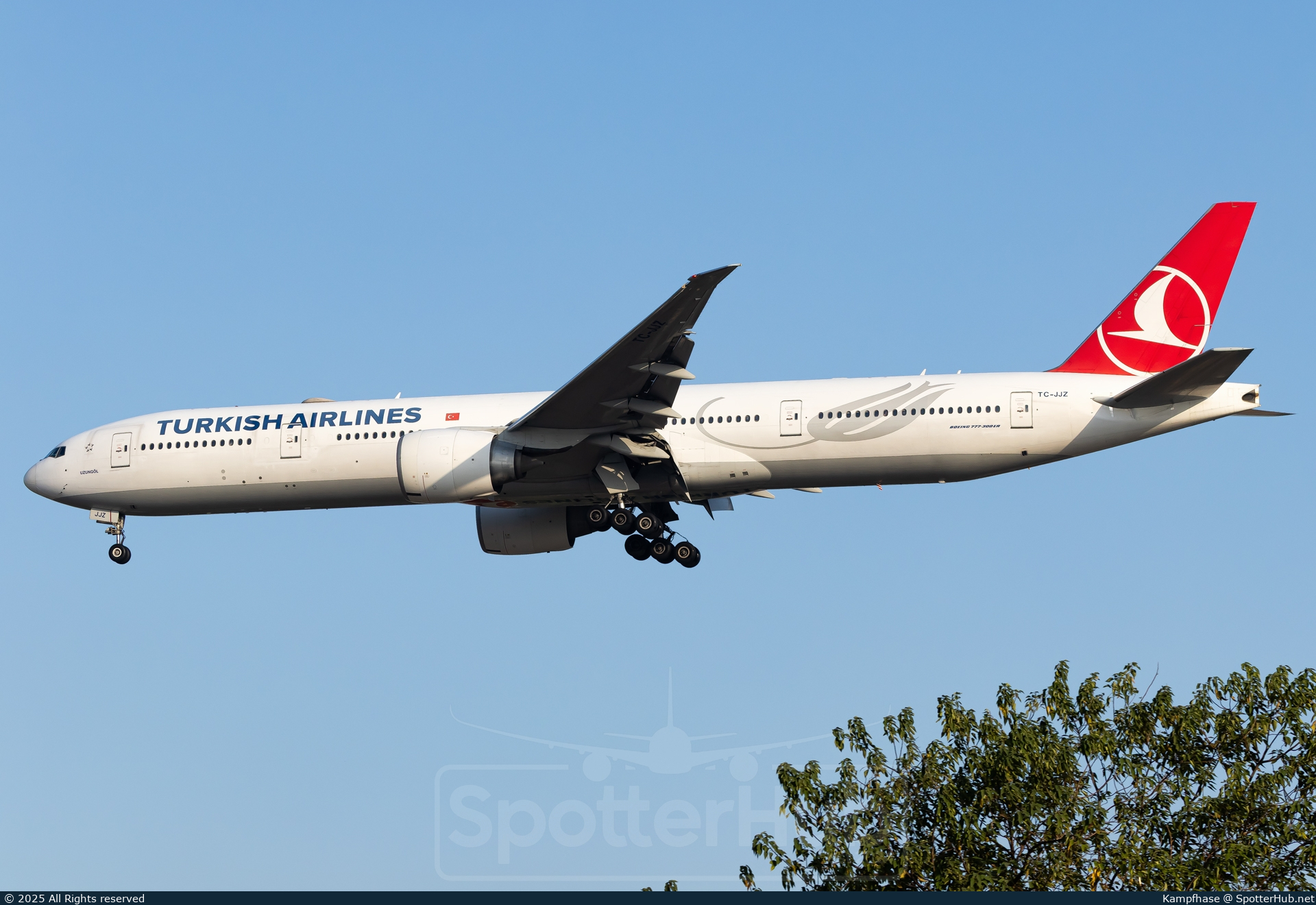 Photo of TC-JJZ - Boeing 777-3F2(ER) operated by Turkish Airlines