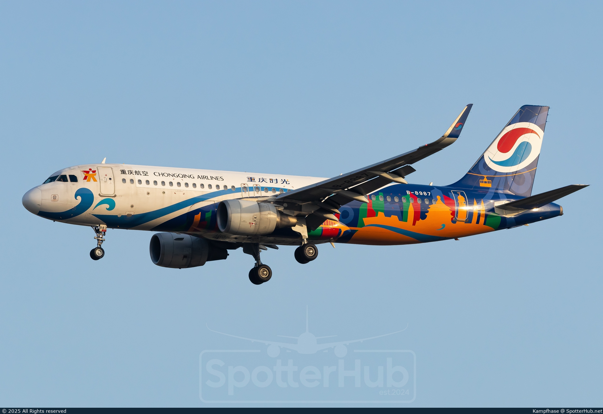 Photo of B-8987 - Airbus A320-214 operated by Chongqing Airlines