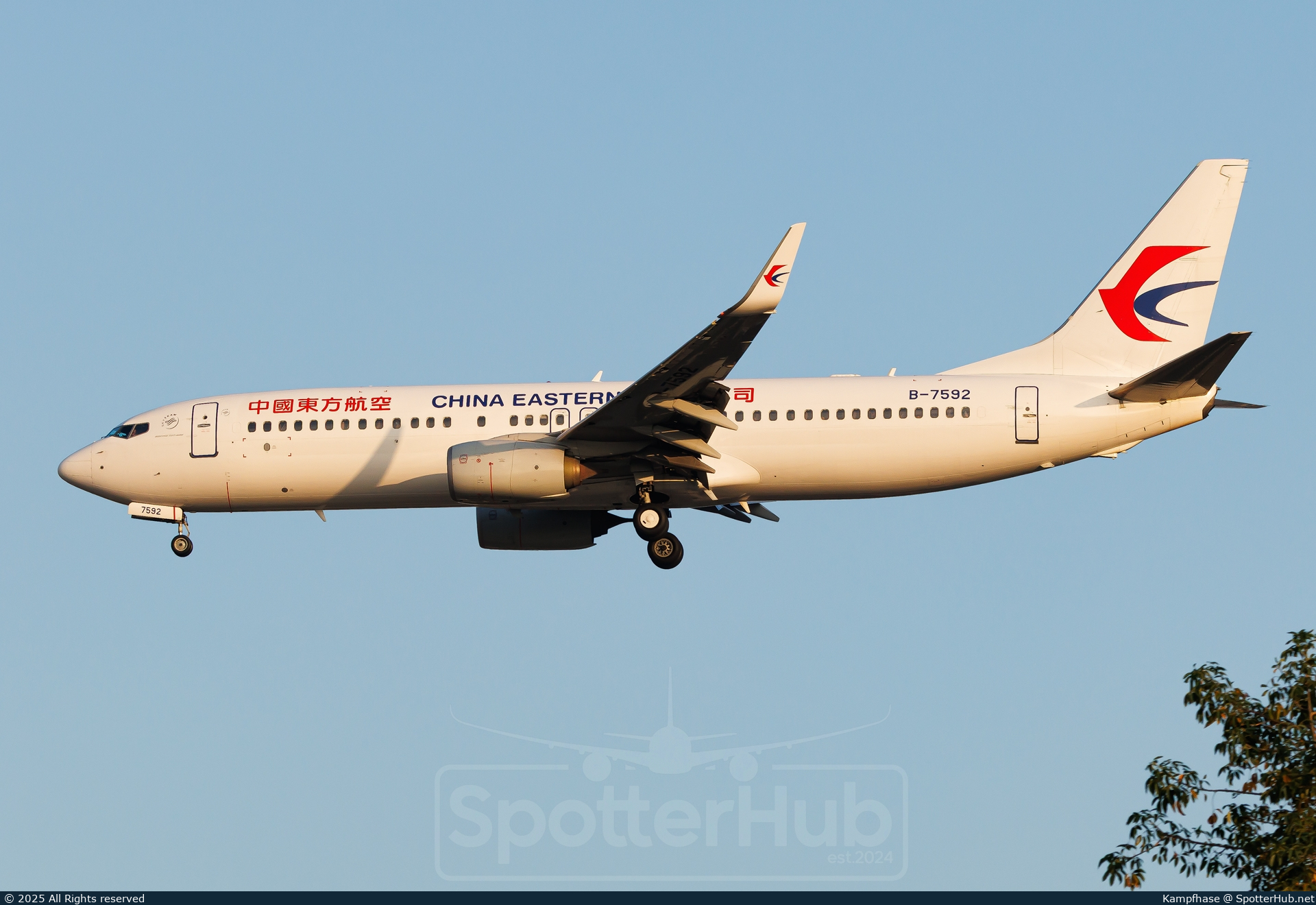 Photo of B-7592 - Boeing 737-89P operated by China Eastern Airlines