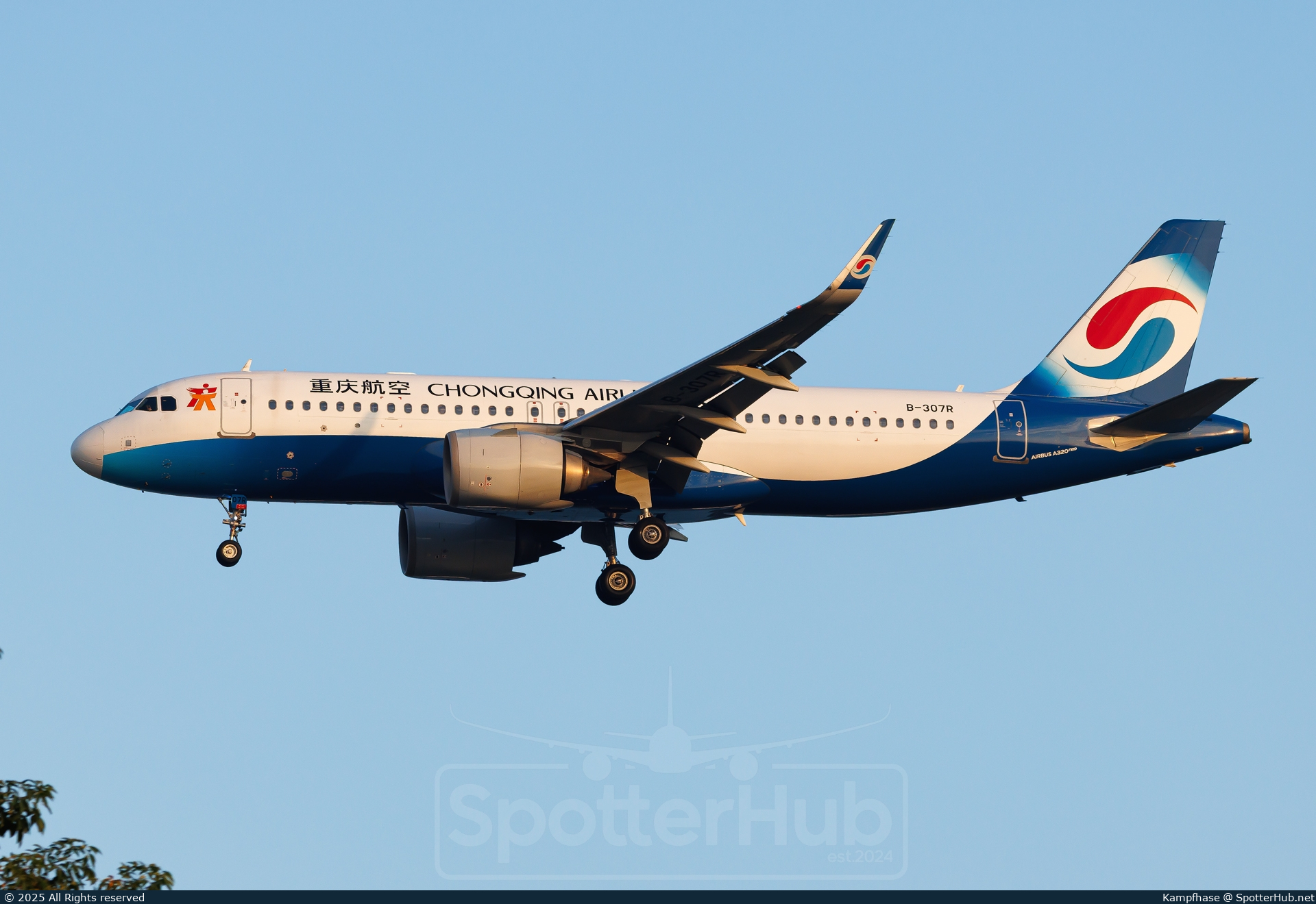 Photo of B-307R - Airbus A320-251N operated by Chongqing Airlines