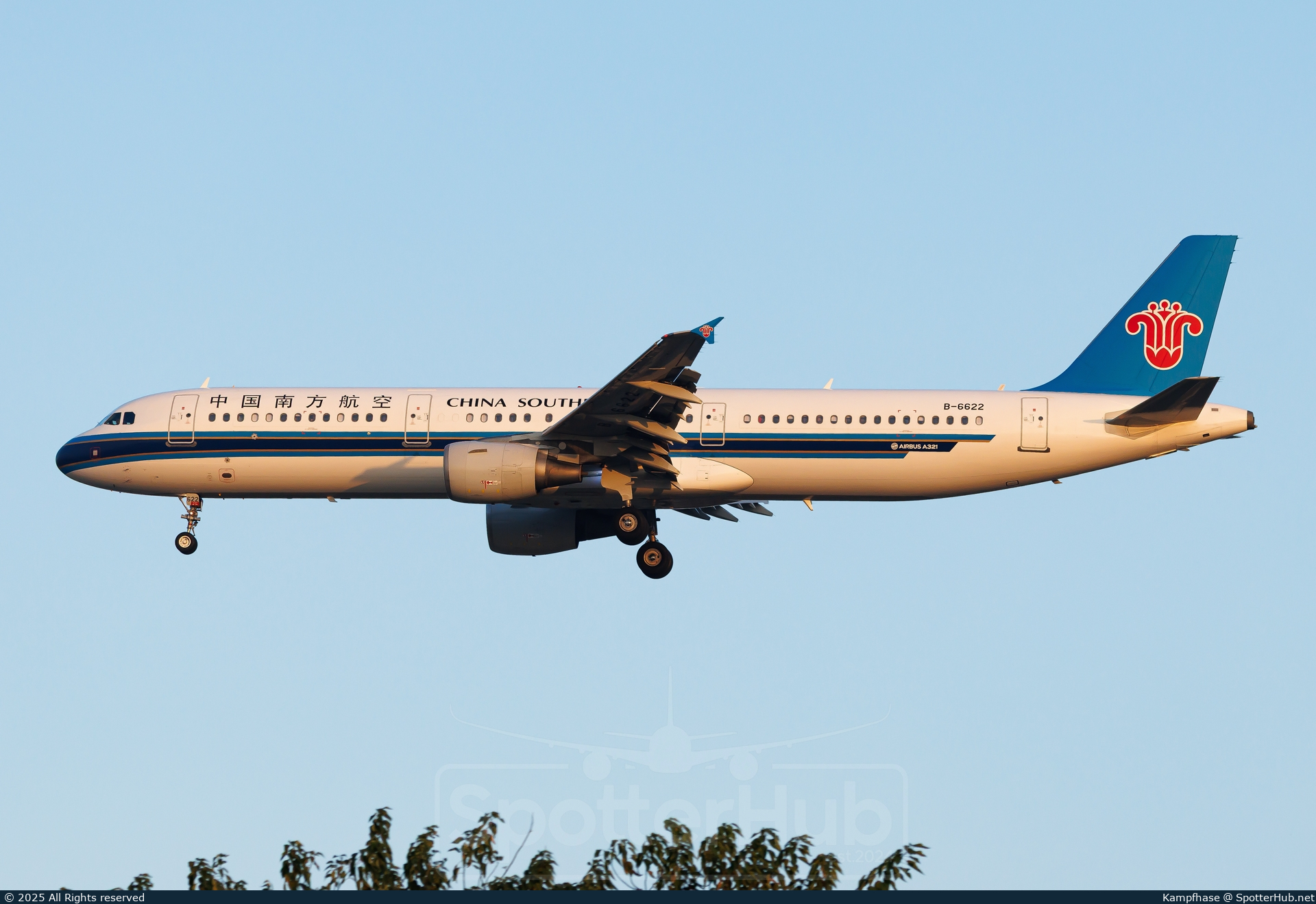 Photo of B-6622 - Airbus A321-211 operated by China Southern Airlines