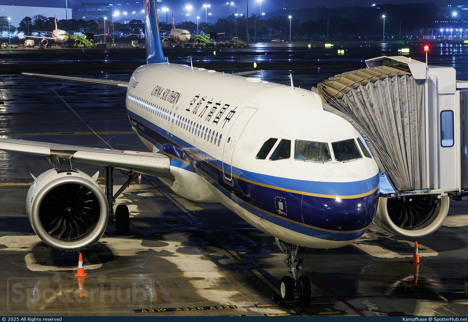 Photo of B-305D - Airbus A320-251N operated by China Southern Airlines