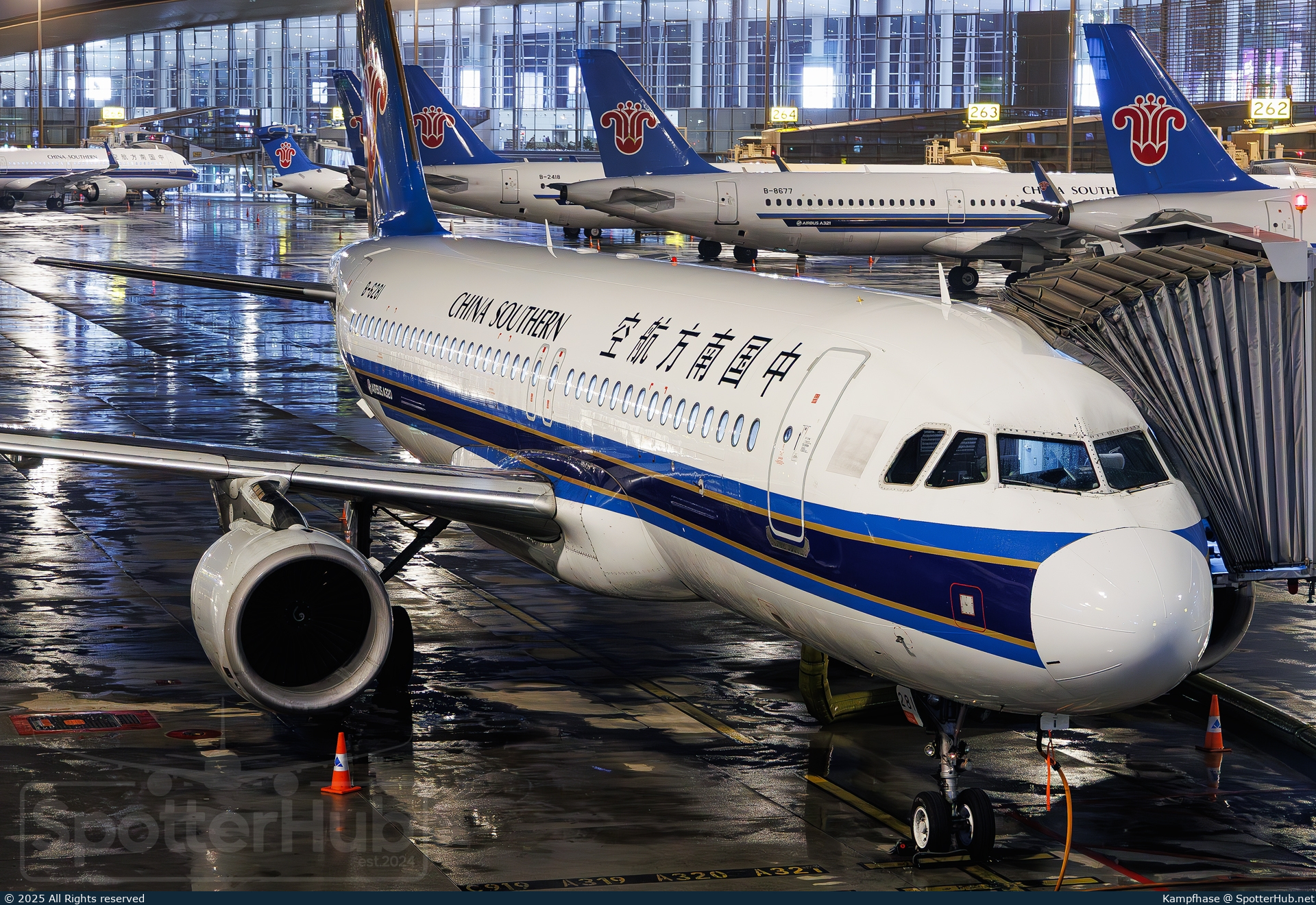 Photo of B-6281 - Airbus A320-214 operated by China Southern Airlines