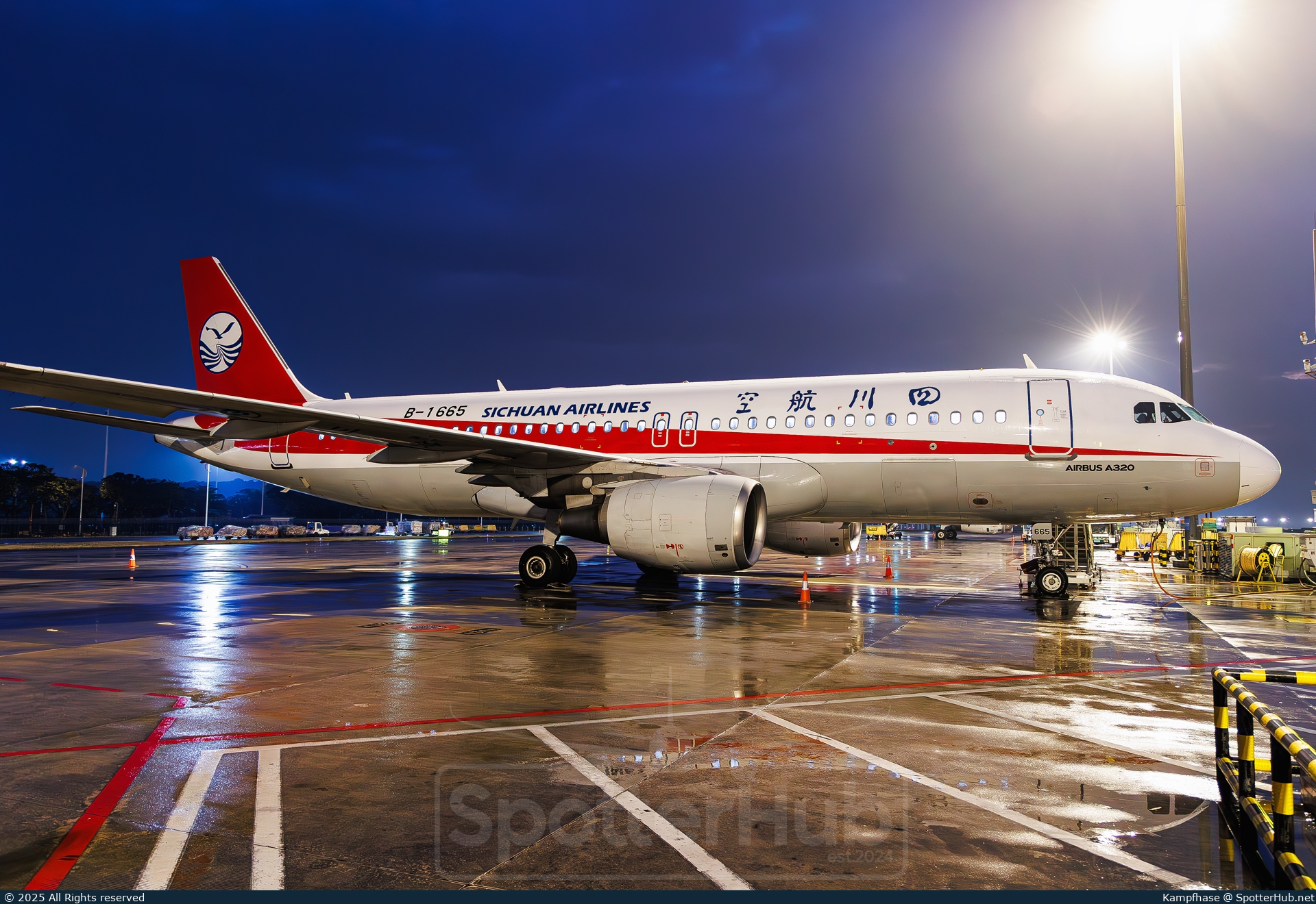 Photo of B-1665 - Airbus A320-214 operated by Sichuan Airlines