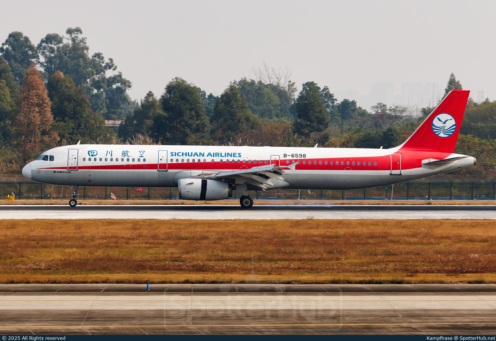 Photo of B-6598 - Airbus A321-231 operated by Sichuan Airlines
