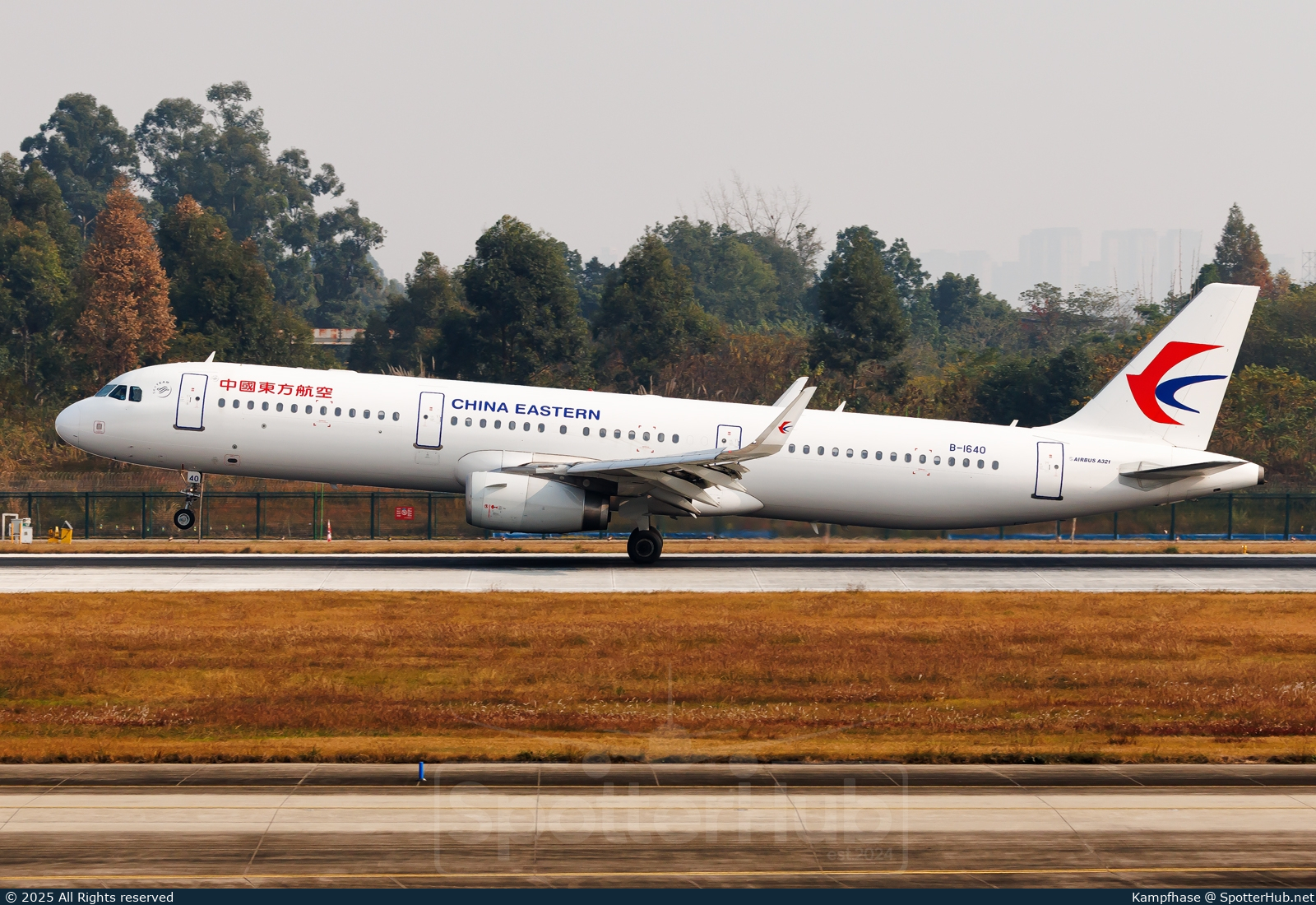 Photo of B-1640 - Airbus A321-231 operated by China Eastern Airlines