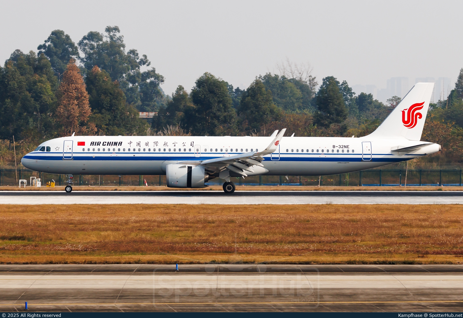 Photo of B-32NE - Airbus A321-252NX operated by Air China