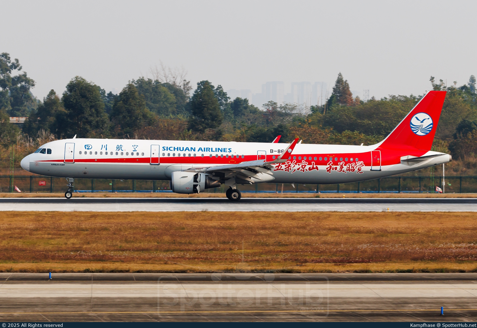 Photo of B-8601 - Airbus A321-211 operated by Sichuan Airlines