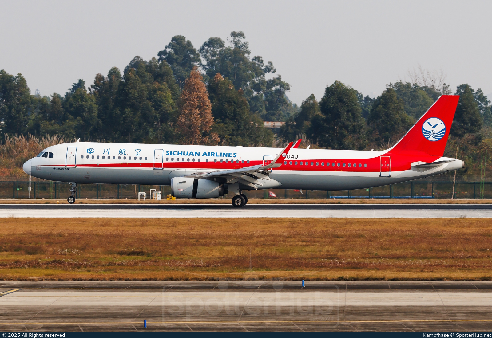Photo of B-304J - Airbus A321-231 operated by Sichuan Airlines