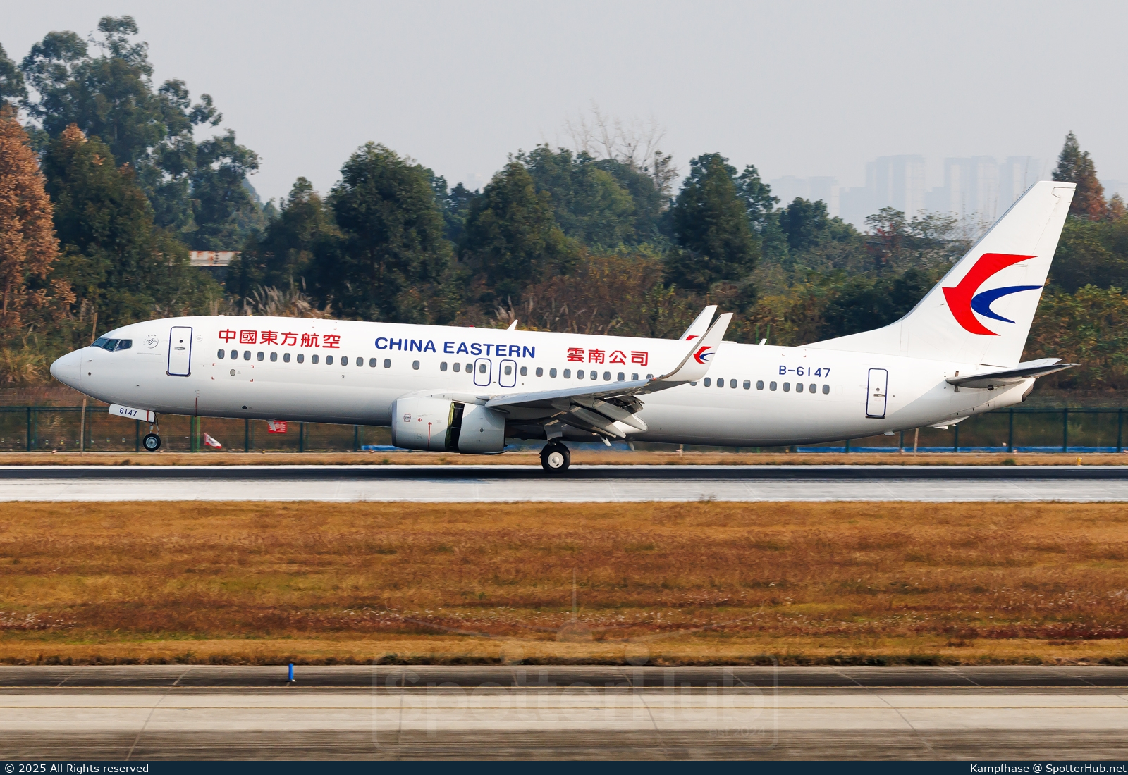 Photo of B-6147 - Boeing 737-89P operated by China Eastern Airlines