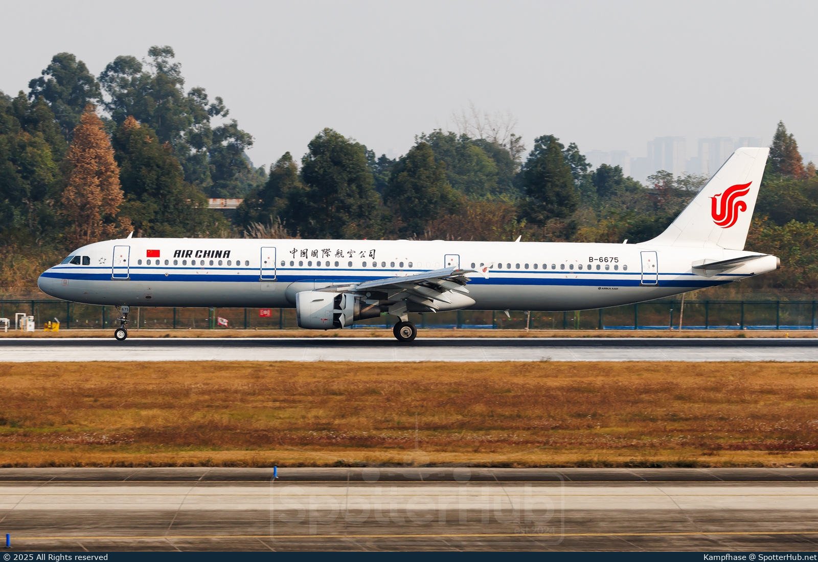 Photo of B-6675 - Airbus A321-213 operated by Air China
