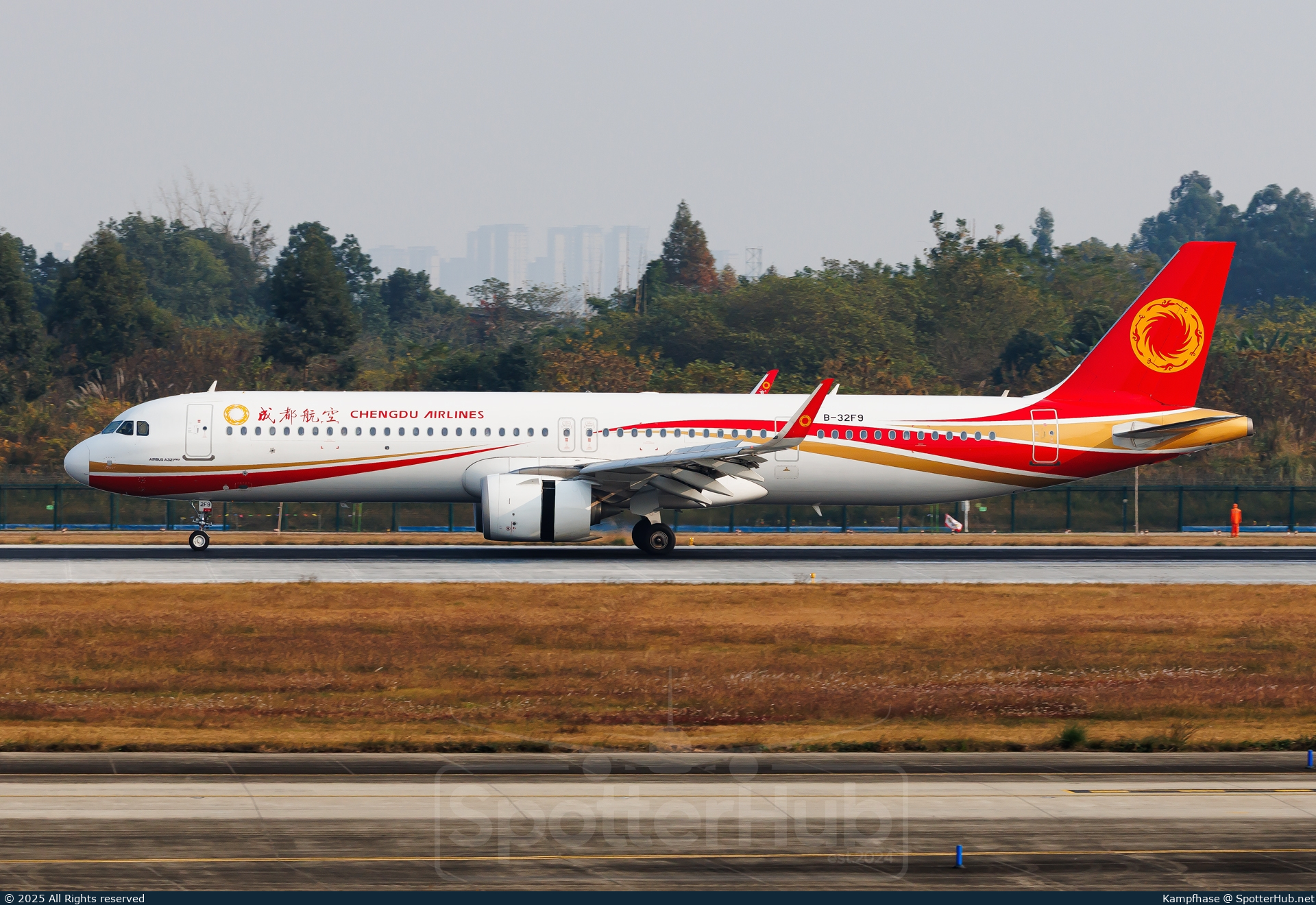 Photo of B-32F9 - Airbus A321-251NX operated by Chengdu Airlines