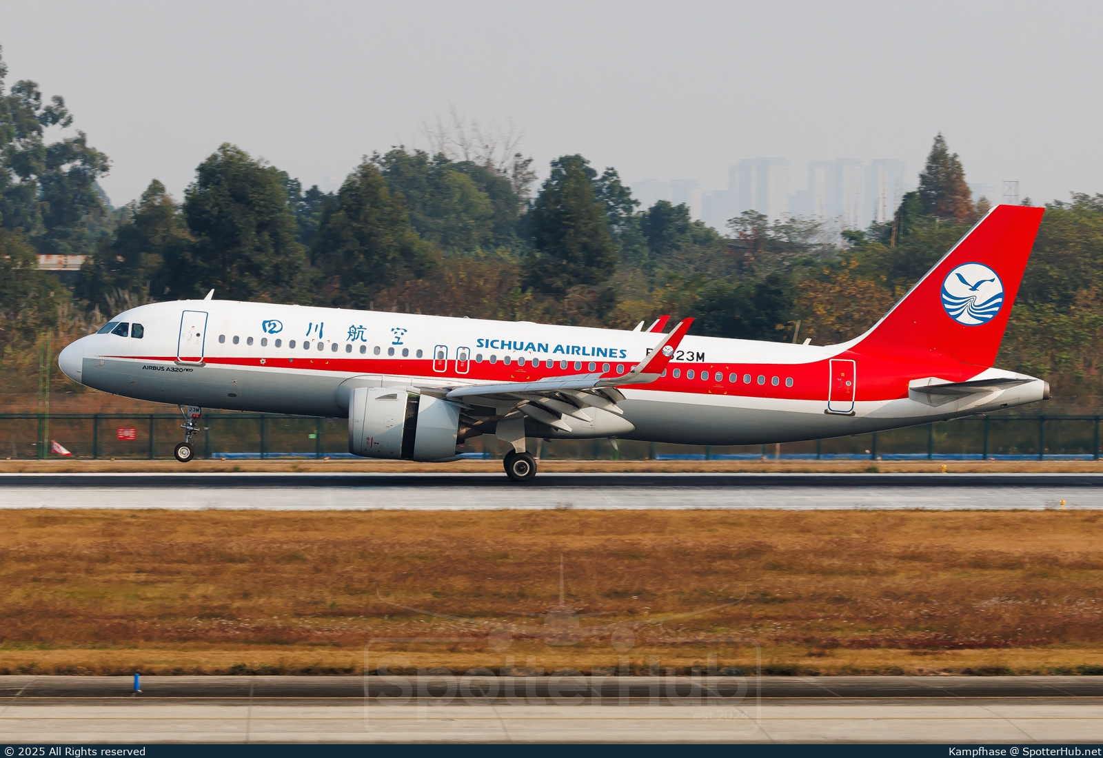 Photo of B-323M - Airbus A320-271N operated by Sichuan Airlines