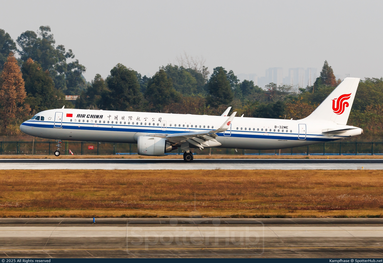 Photo of B-32ME - Airbus A321-252NX operated by Air China