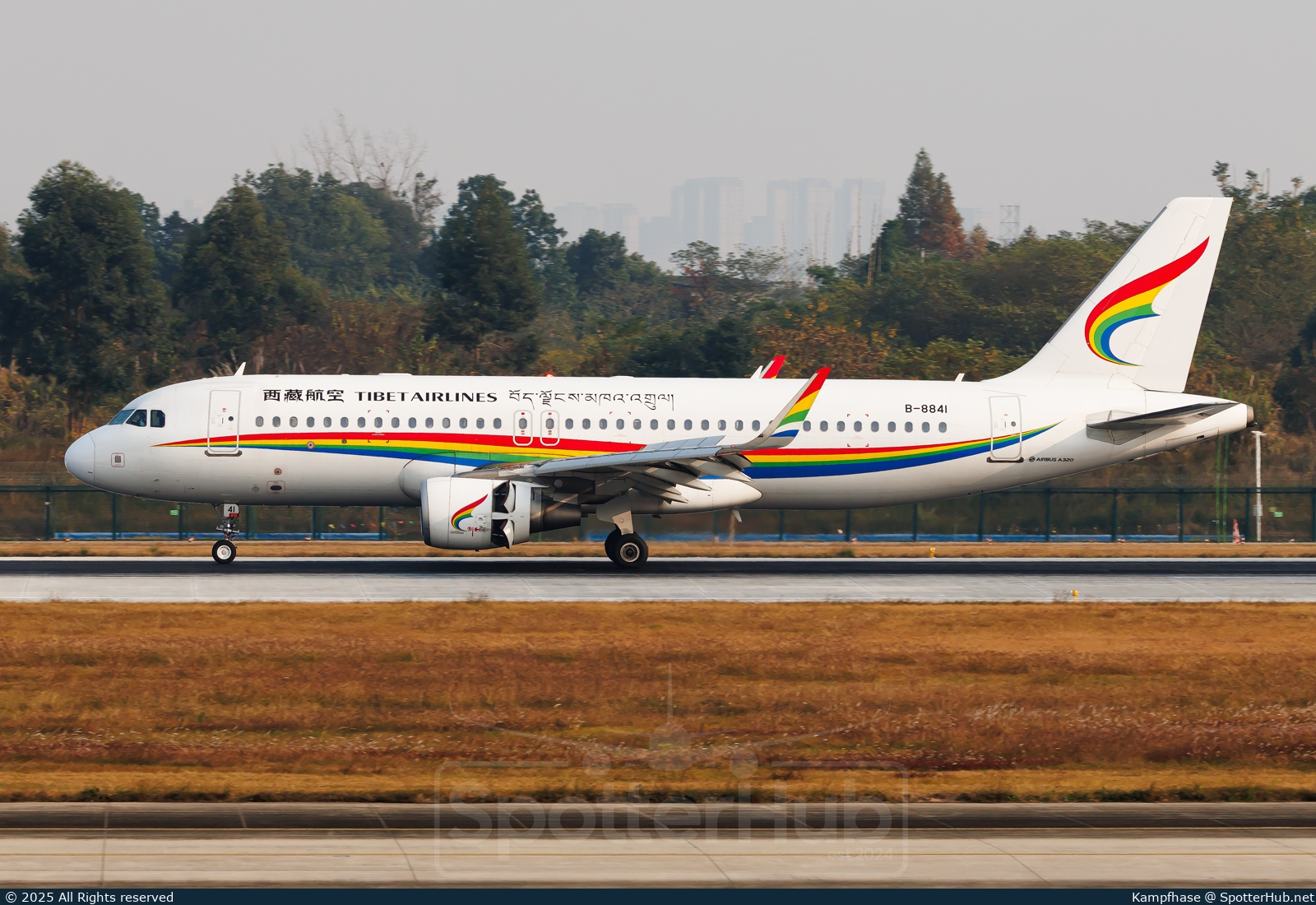 Photo of B-8841 - Airbus A320-214 operated by Tibet Airlines