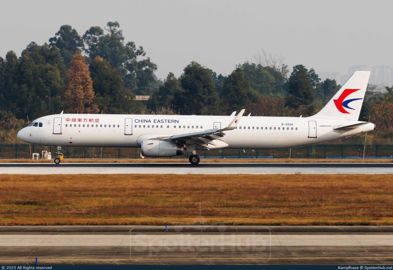 Photo of B-9906 - Airbus A321-231 operated by China Eastern Airlines
