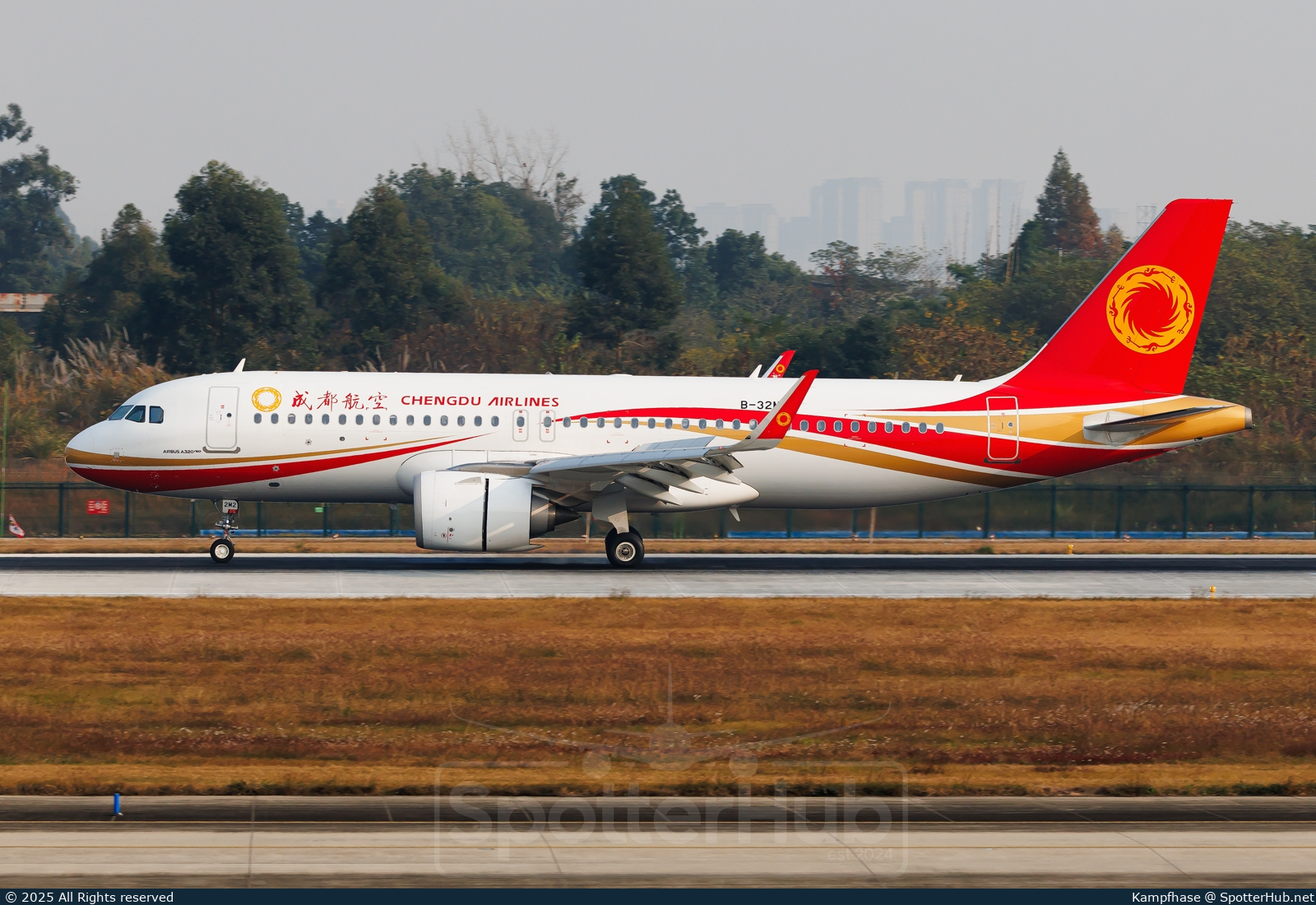 Photo of B-32M2 - Airbus A320-251N operated by Chengdu Airlines