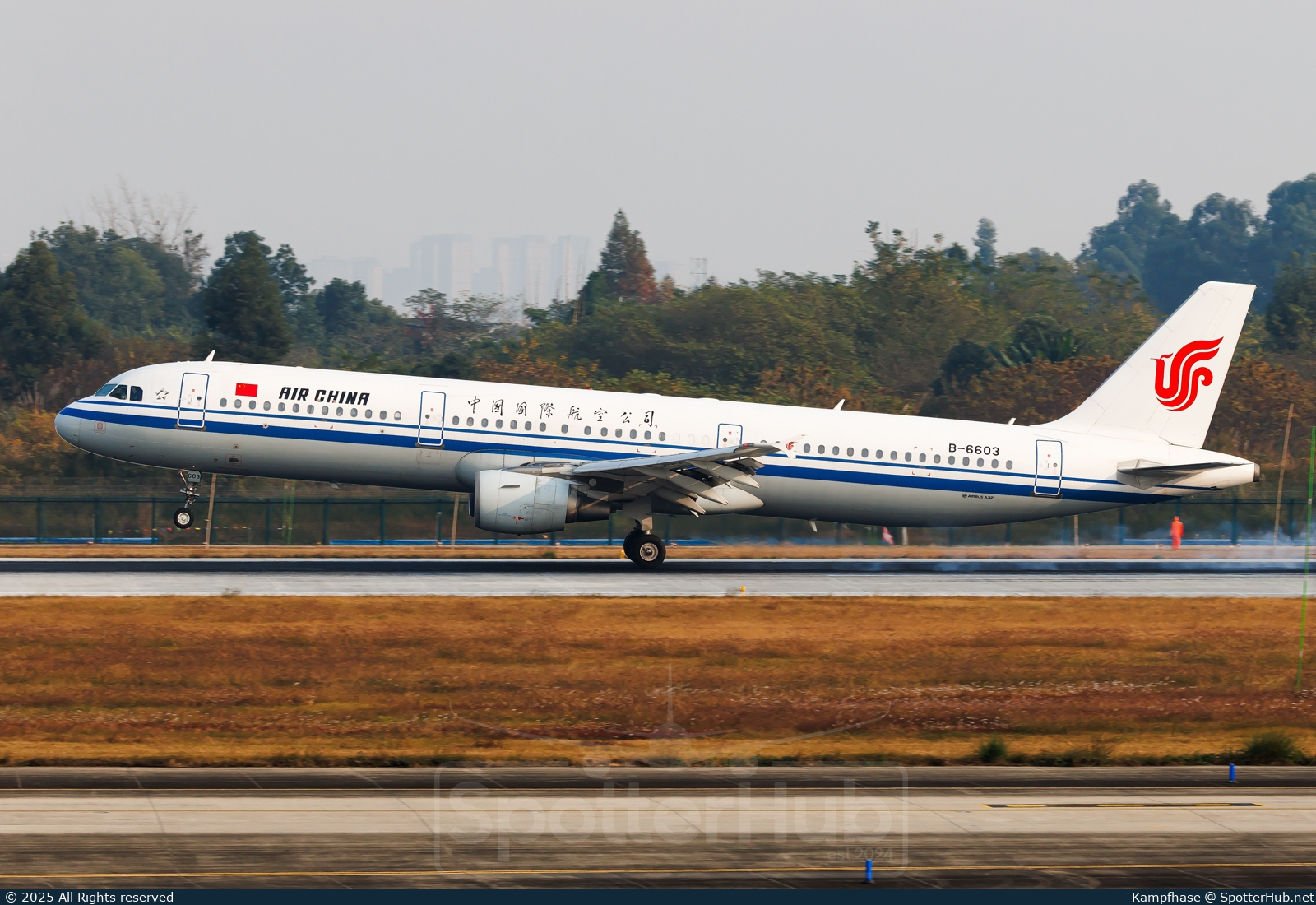Photo of B-6603 - Airbus A321-213 operated by Air China