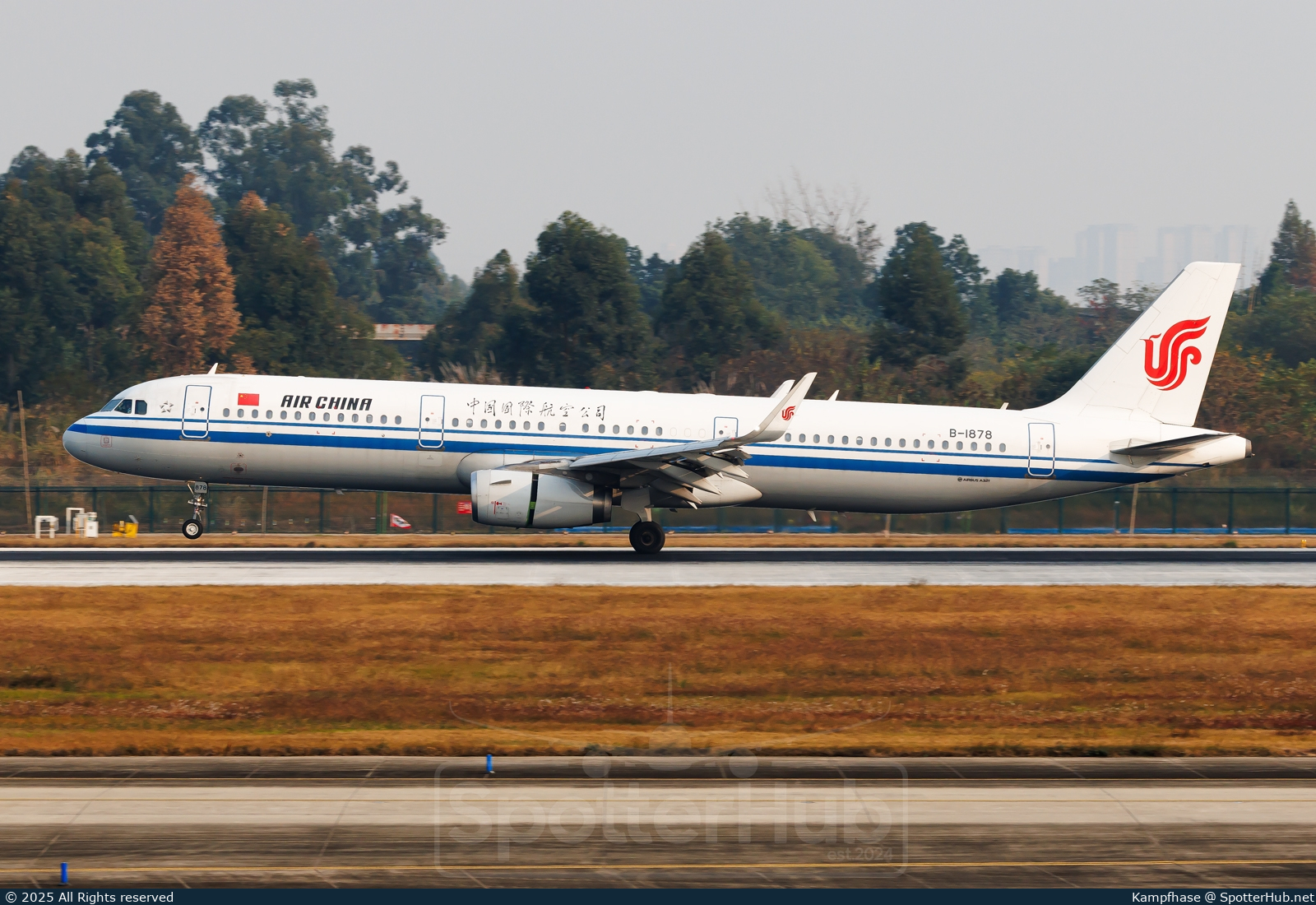 Photo of B-1878 - Airbus A321-232 operated by Air China