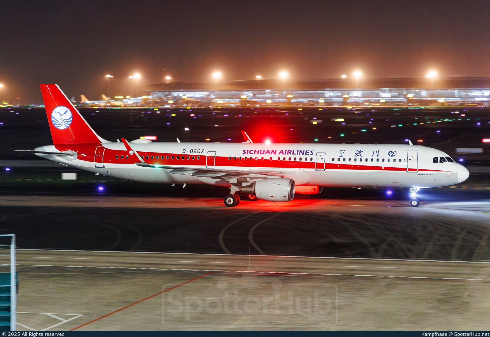 Photo of B-8602 - Airbus A321-211 operated by Sichuan Airlines
