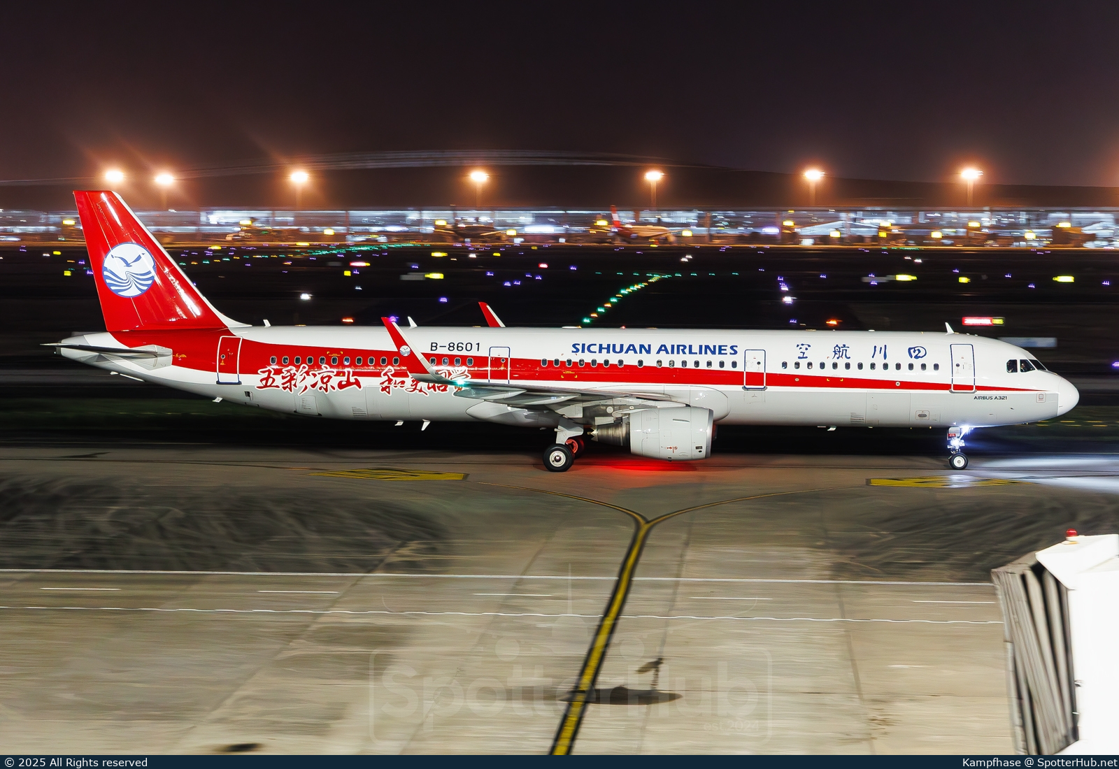 Photo of B-8601 - Airbus A321-211 operated by Sichuan Airlines