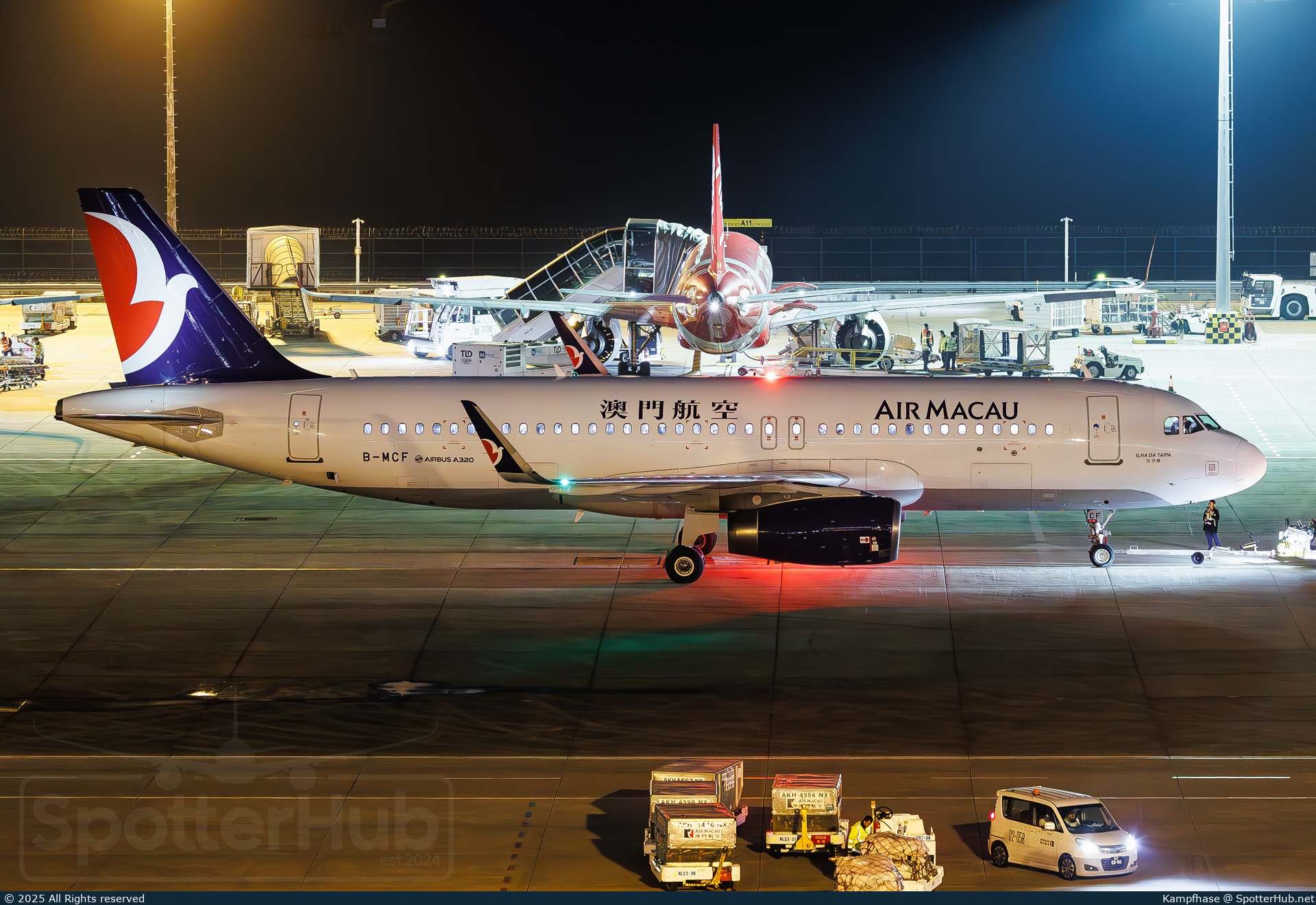 Photo of B-MCF - Airbus A320-232 operated by Air Macau