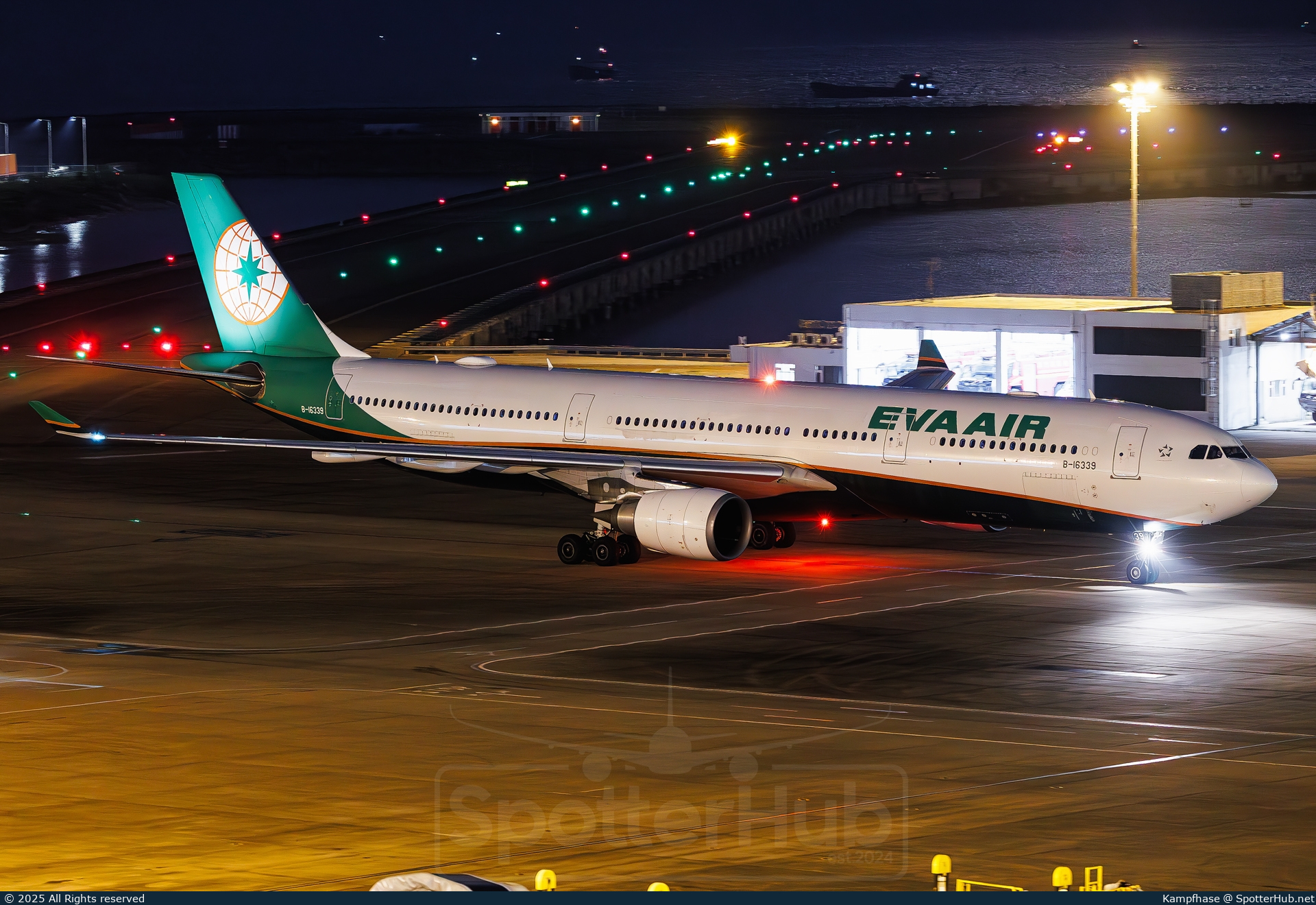 Photo of B-16339 - Airbus A330-302 operated by EVA Air
