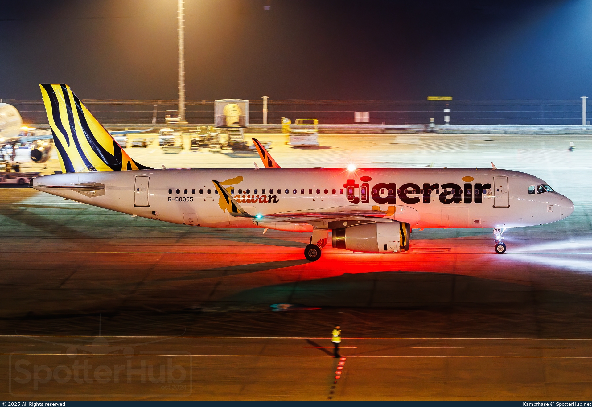 Photo of B-50005 - Airbus A320-232 operated by Tigerair Taiwan