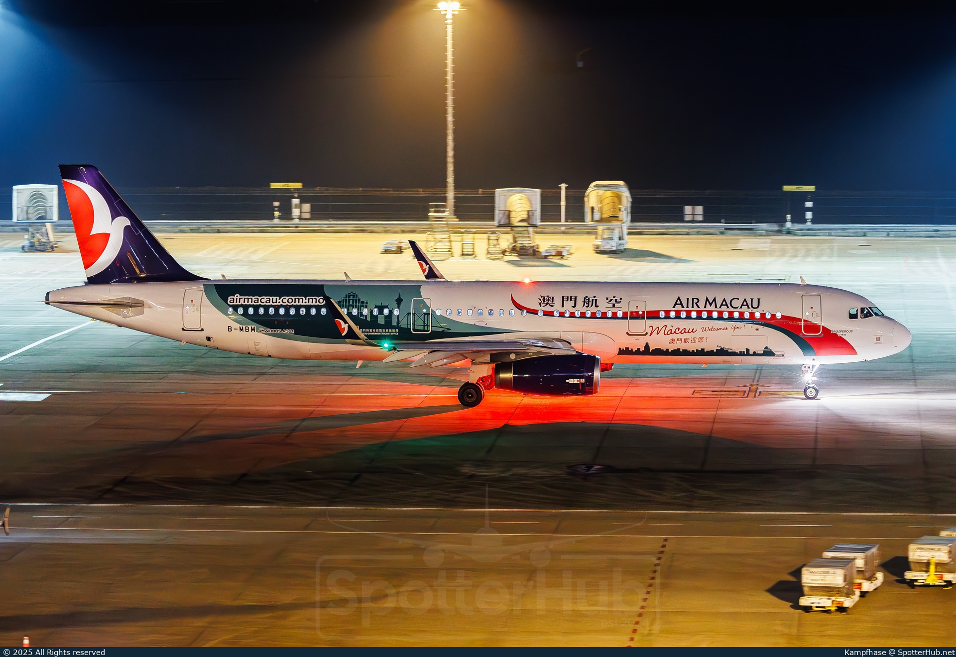 Photo of B-MBM - Airbus A321-231 operated by Air Macau