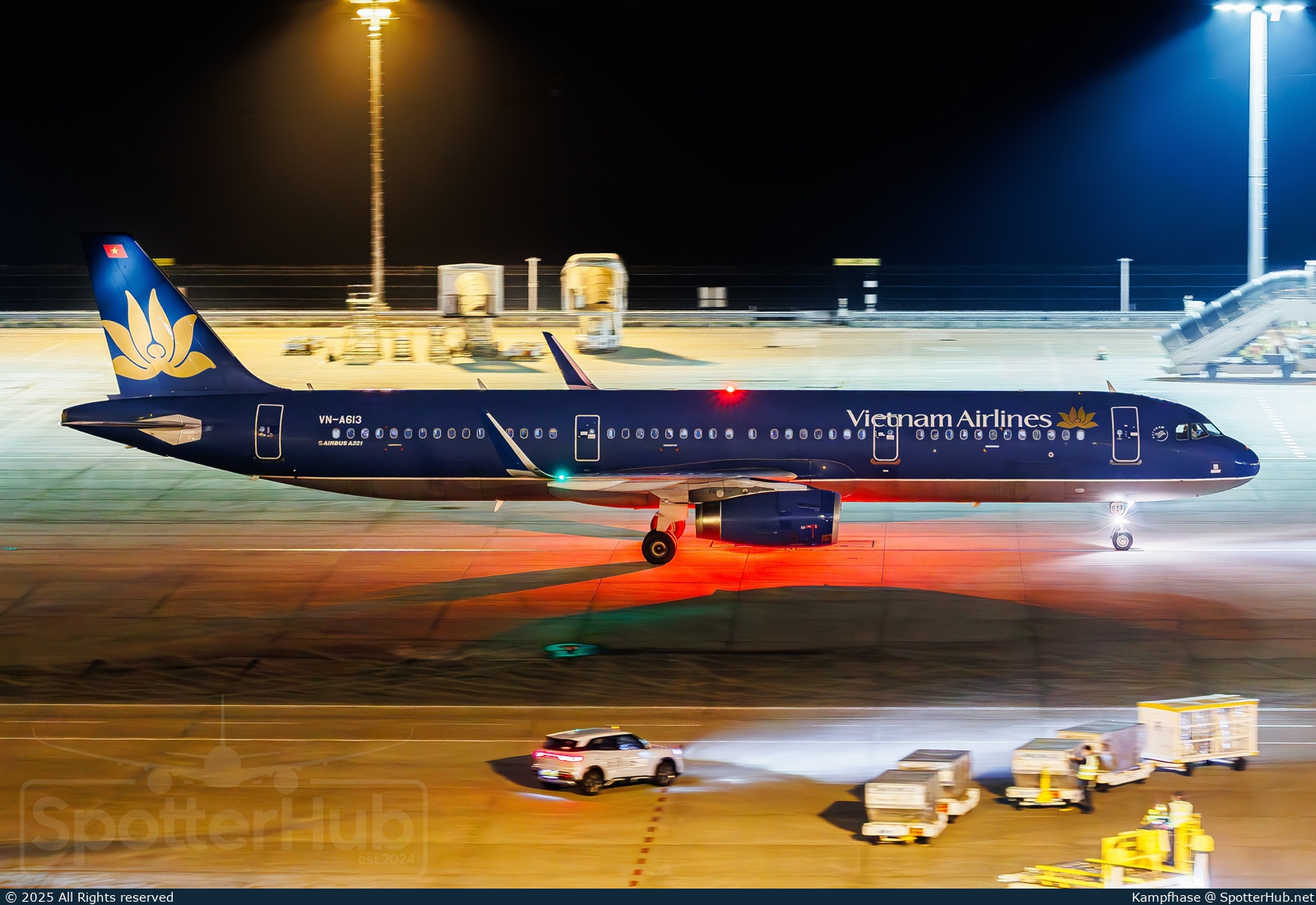 Photo of VN-A613 - Airbus A321-231 operated by Vietnam Airlines
