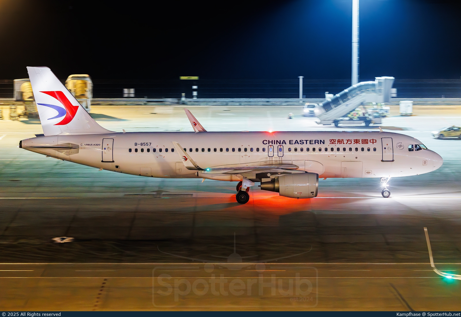 Photo of B-8557 - Airbus A320-214 operated by China Eastern Airlines