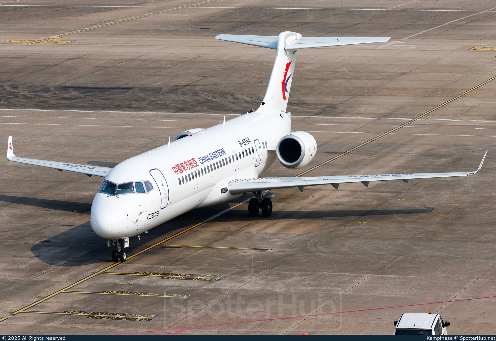 Photo of B-659A - COMAC C909 operated by China Eastern Airlines