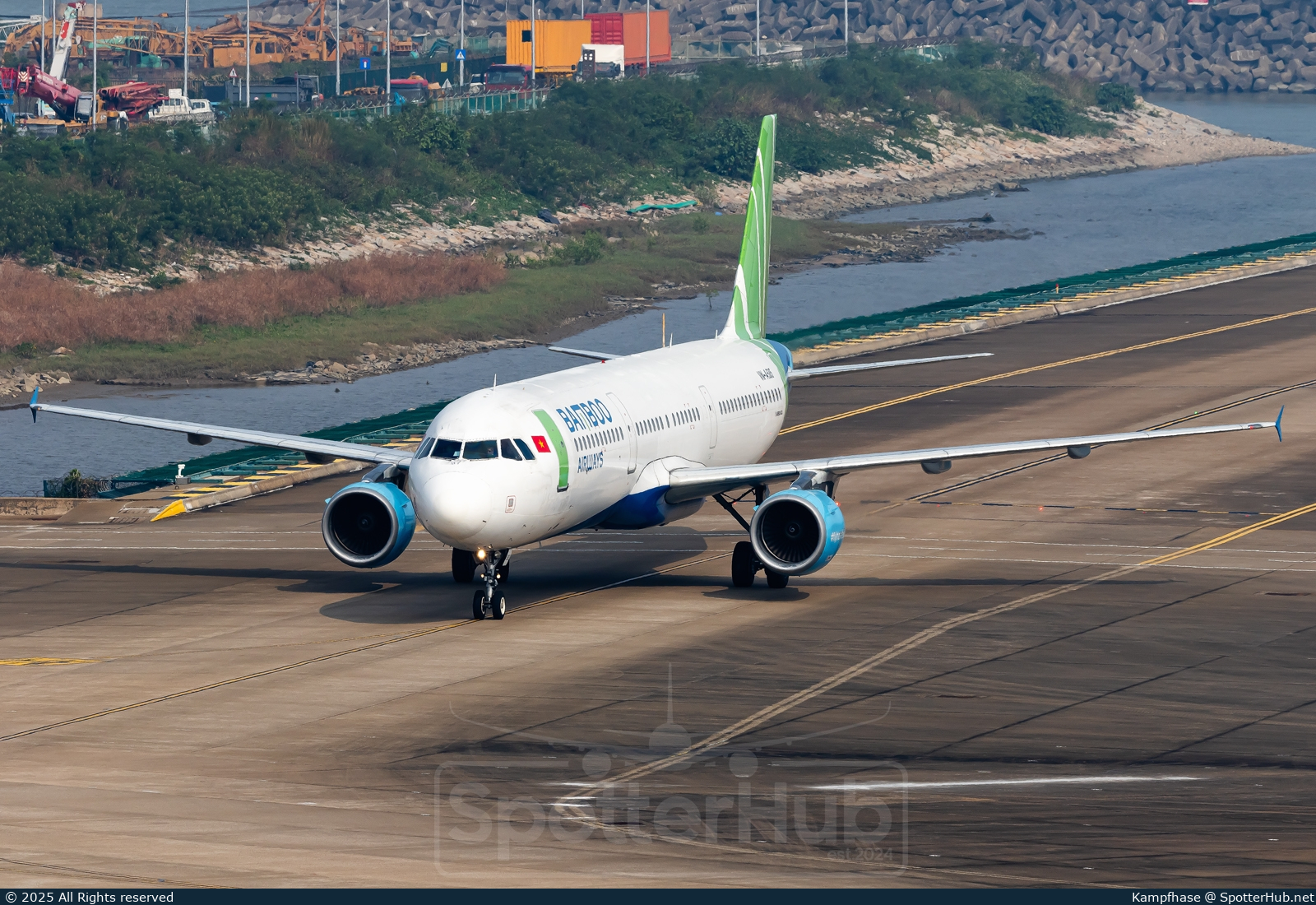 Photo of VN-A585 - Airbus A321-211 operated by Bamboo Airways