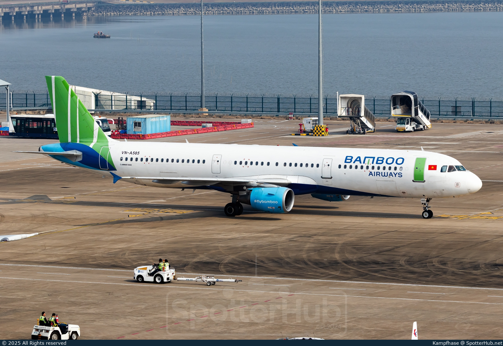 Photo of VN-A585 - Airbus A321-211 operated by Bamboo Airways