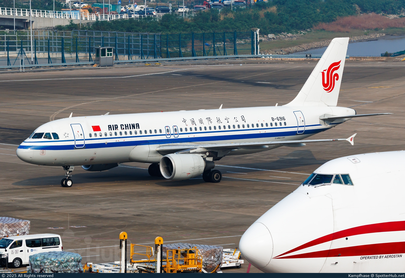 Photo of B-6916 - Airbus A320-214 operated by Air China