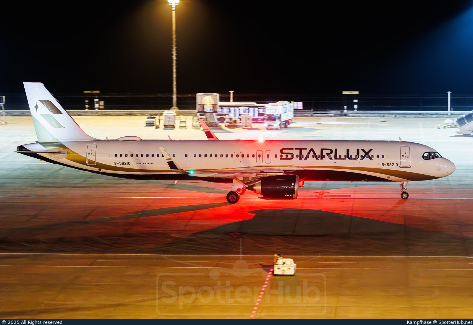 Photo of B-58210 - Airbus A321-252NX operated by Starlux