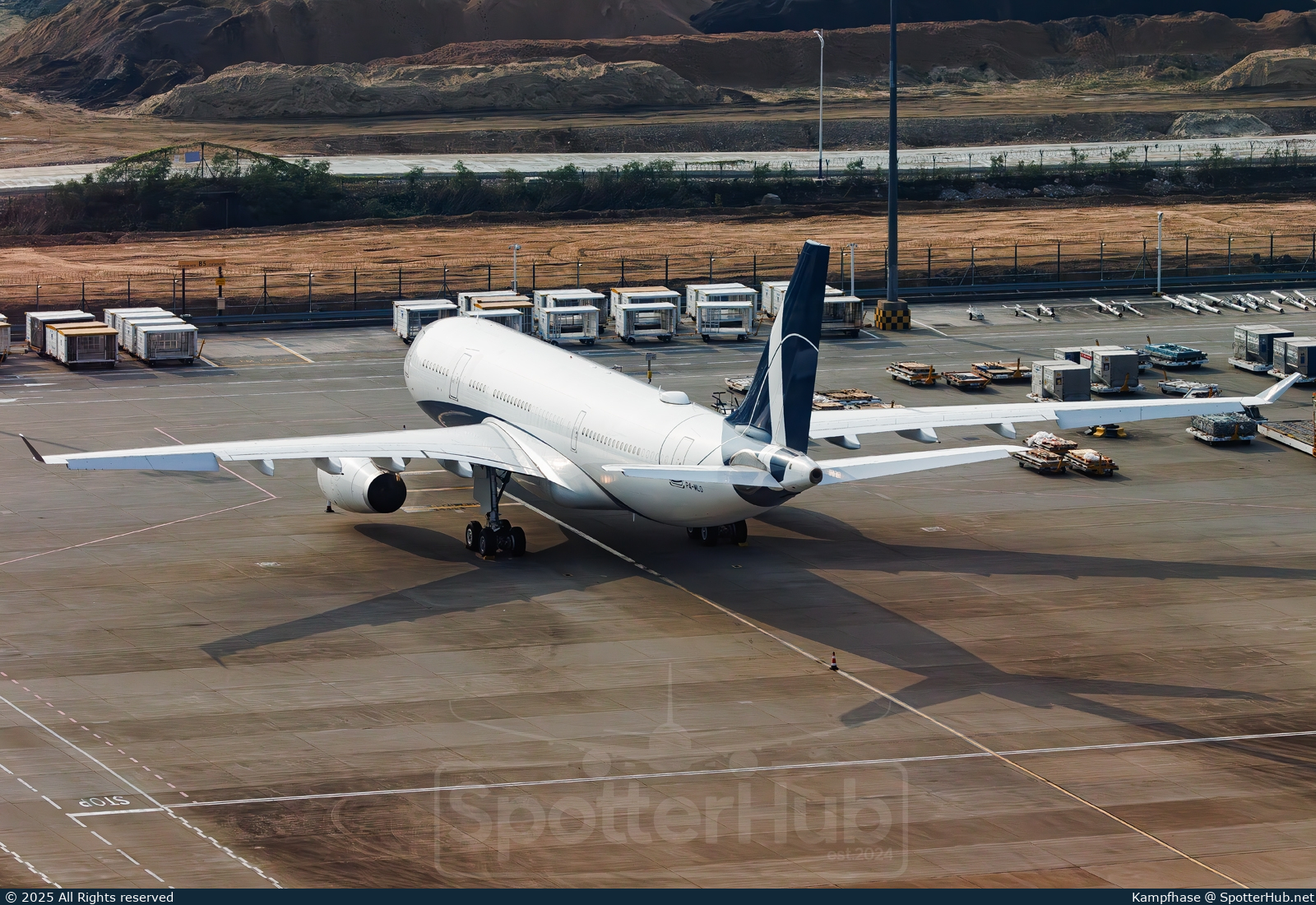 Photo of P4-MLO - Airbus A330-243 operated by Global Jet Aruba