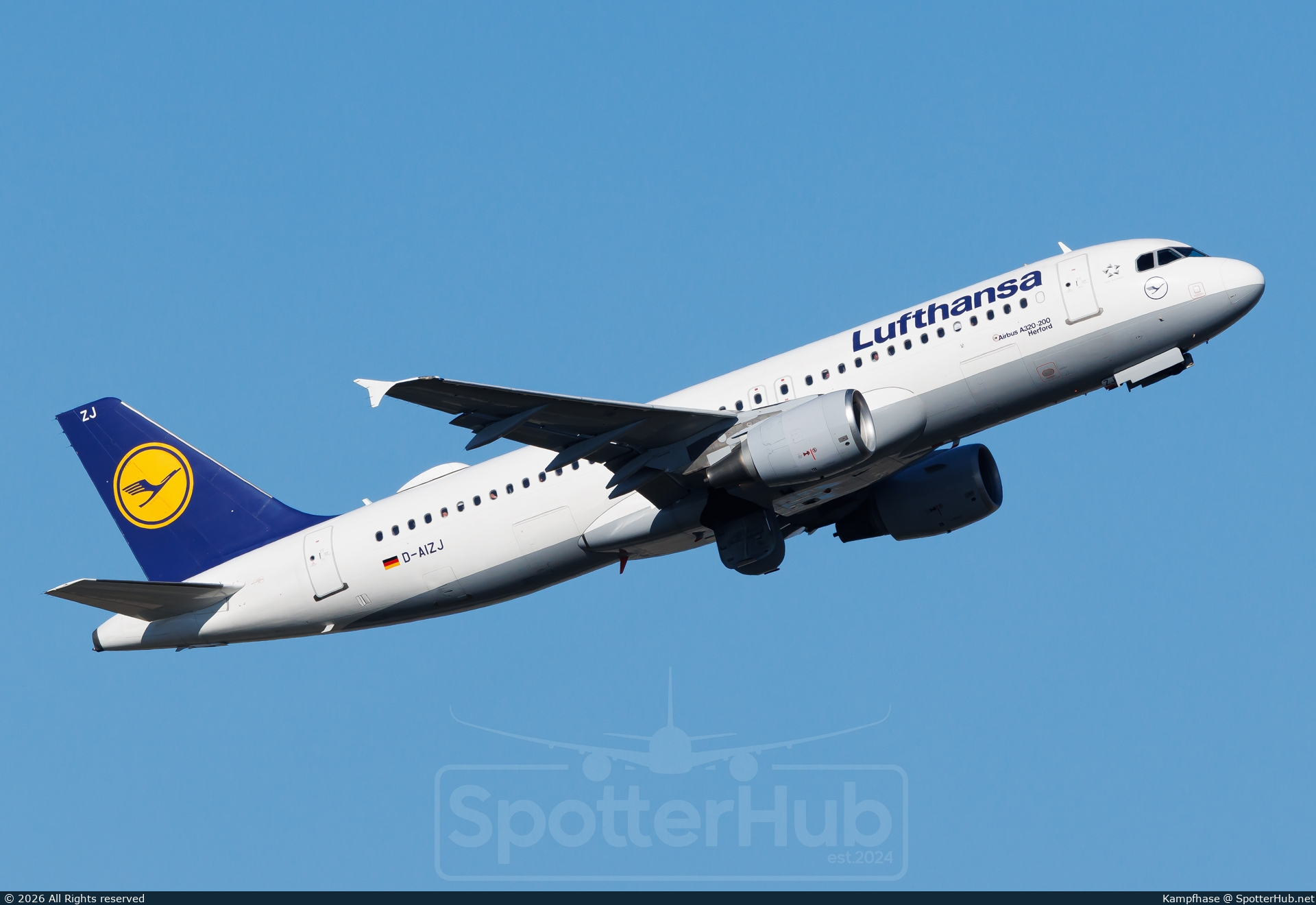 Photo of D-AIZJ - Airbus A320-214 operated by Lufthansa