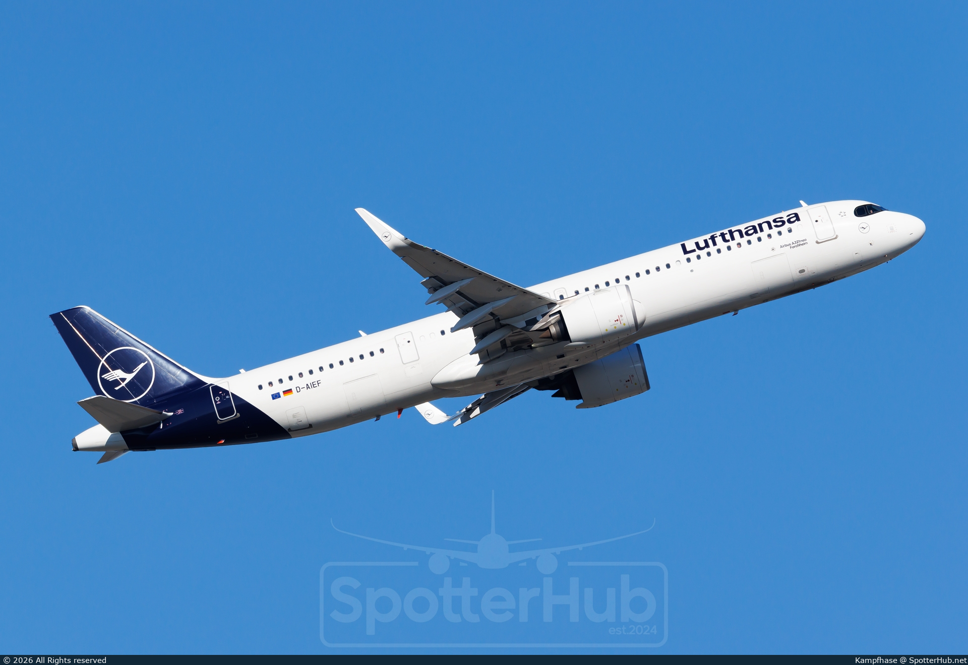 Photo of D-AIEF - Airbus A321-271NX operated by Lufthansa