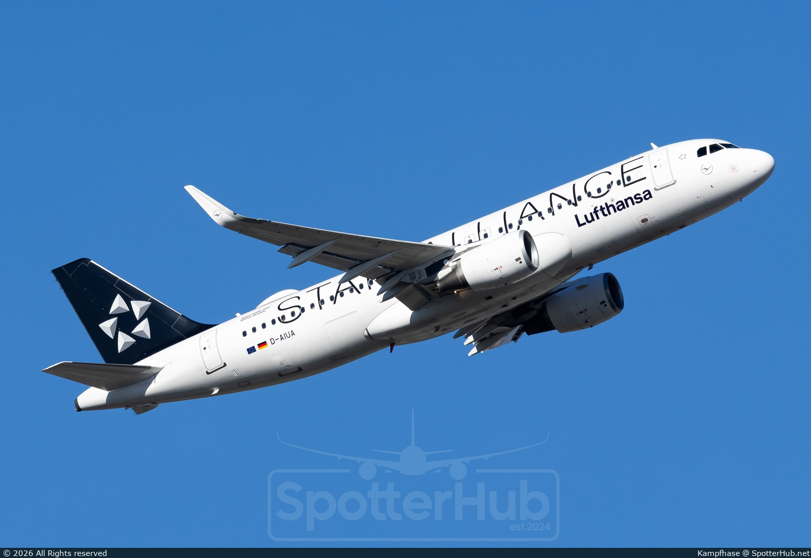 Photo of D-AIUA - Airbus A320-214 operated by Lufthansa