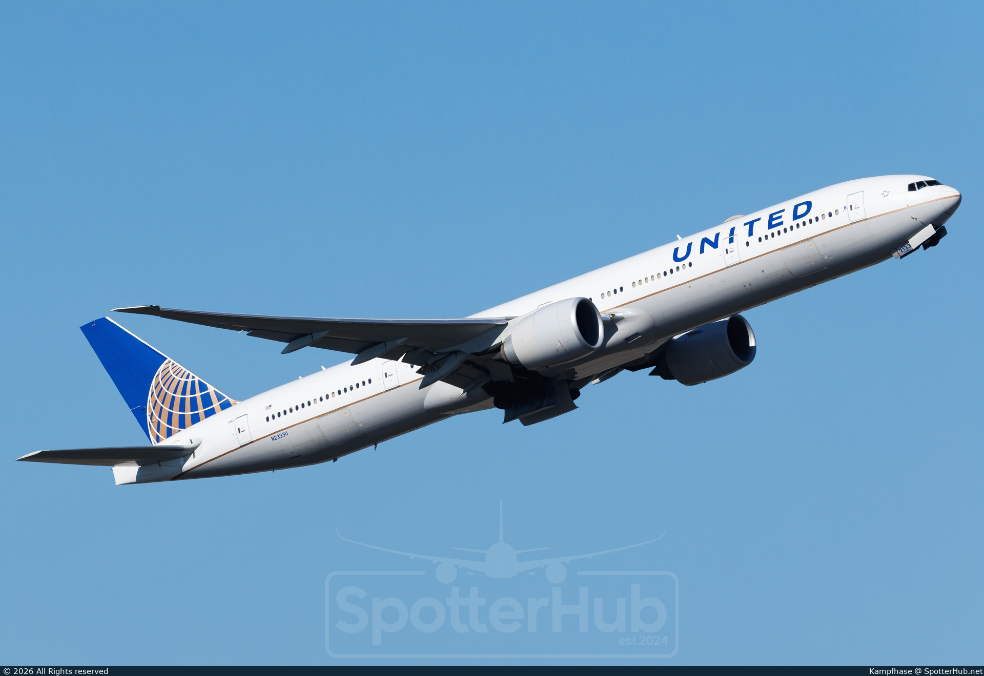 Photo of N2333U - Boeing 777-322(ER) operated by United Airlines