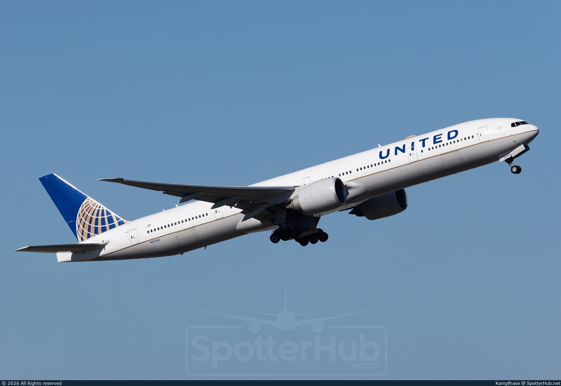 Photo of N2534U - Boeing 777-322(ER) operated by United Airlines