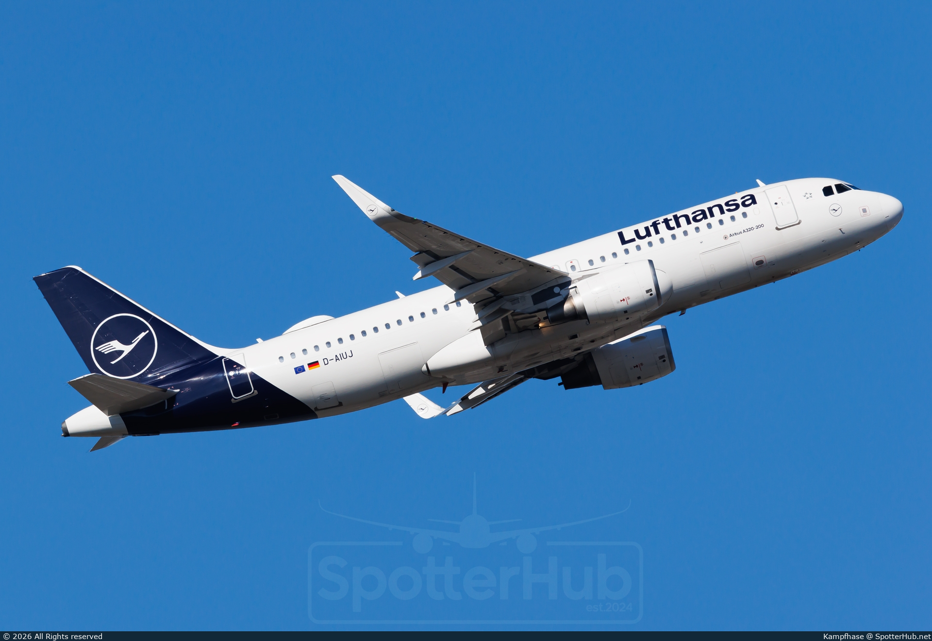 Photo of D-AIUJ - Airbus A320-214 operated by Lufthansa