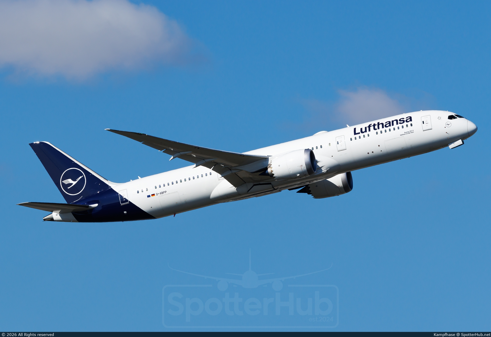 Photo of D-ABPP - Boeing 787-9 Dreamliner operated by Lufthansa
