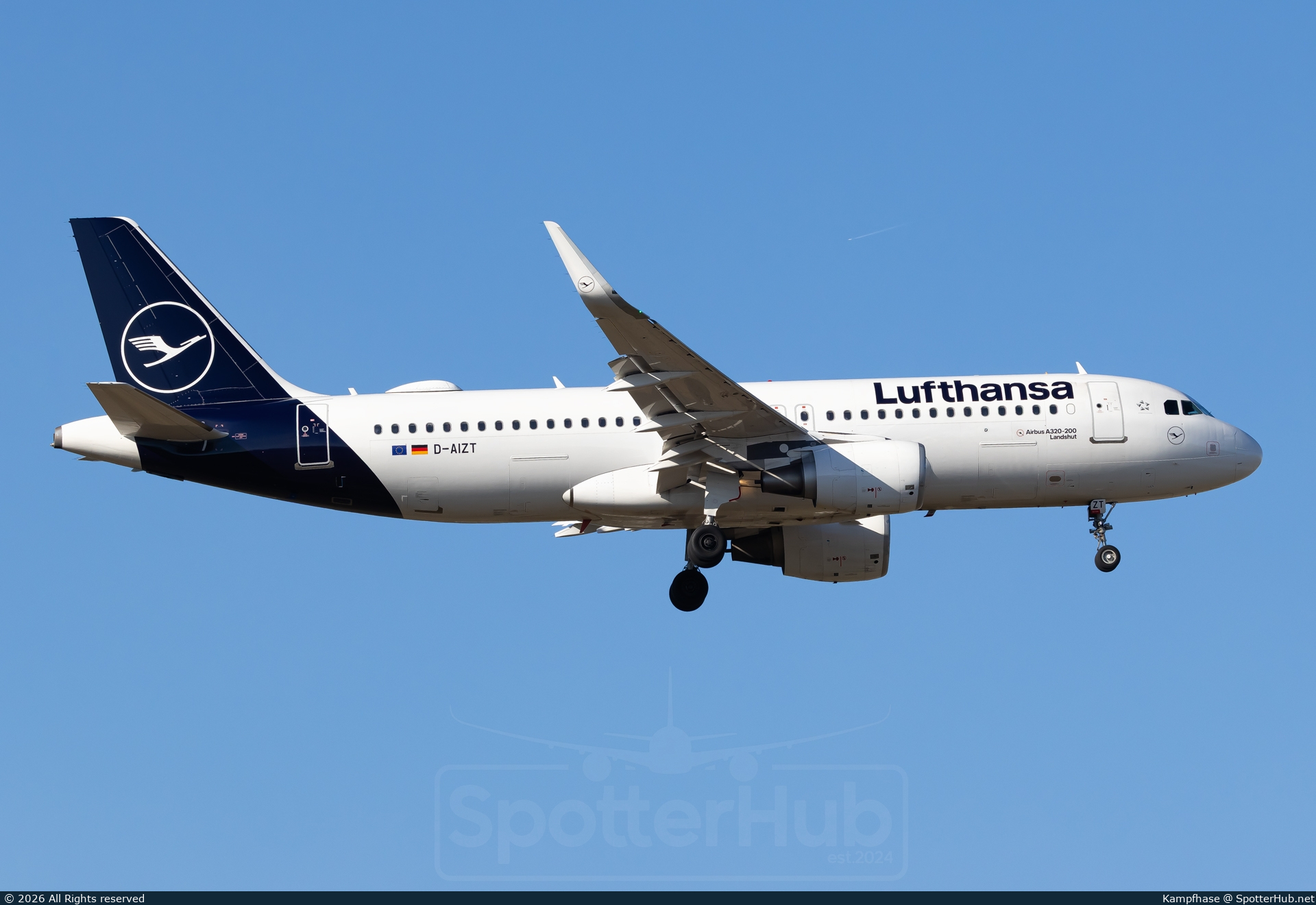Photo of D-AIZT - Airbus A320-214 operated by Lufthansa