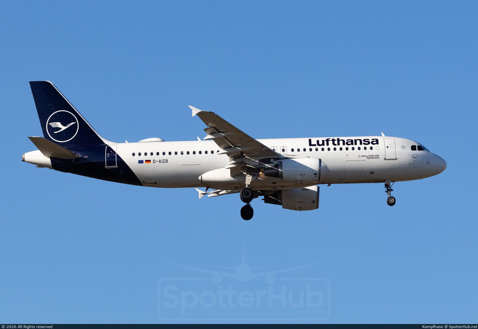 Photo of D-AIZB - Airbus A320-214 operated by Lufthansa