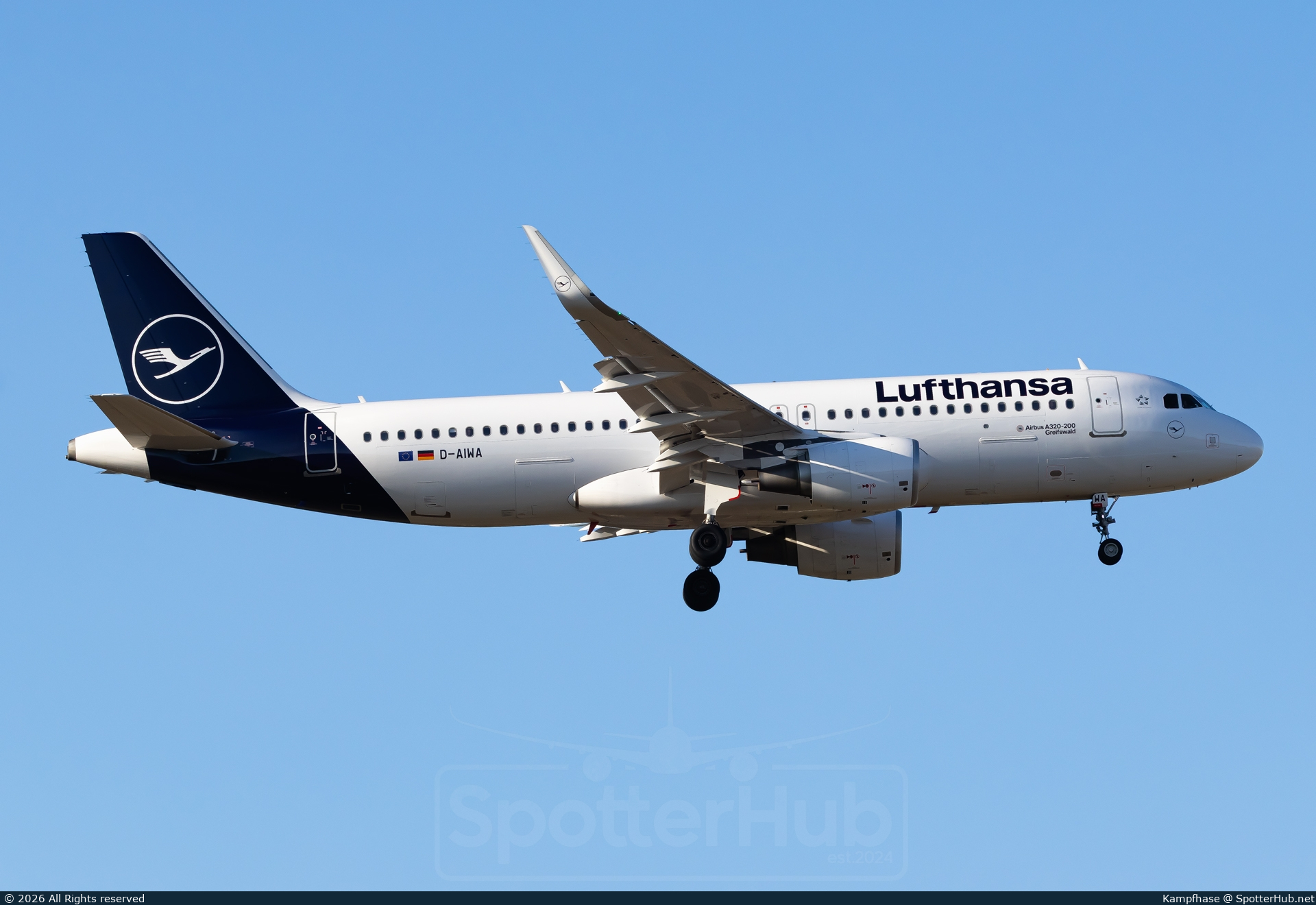 Photo of D-AIWA - Airbus A320-214 operated by Lufthansa